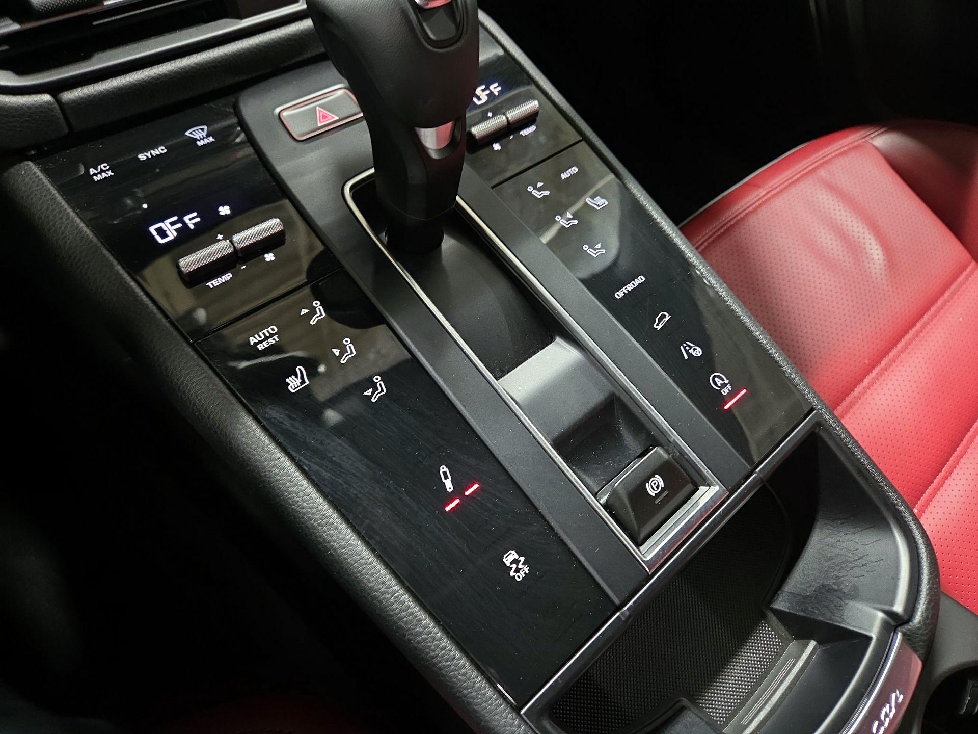 Thumbnail: 2024 Porsche Macan - 17