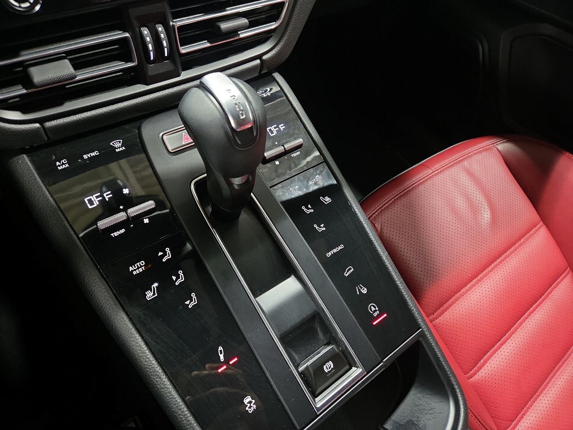 Thumbnail: 2024 Porsche Macan - 18