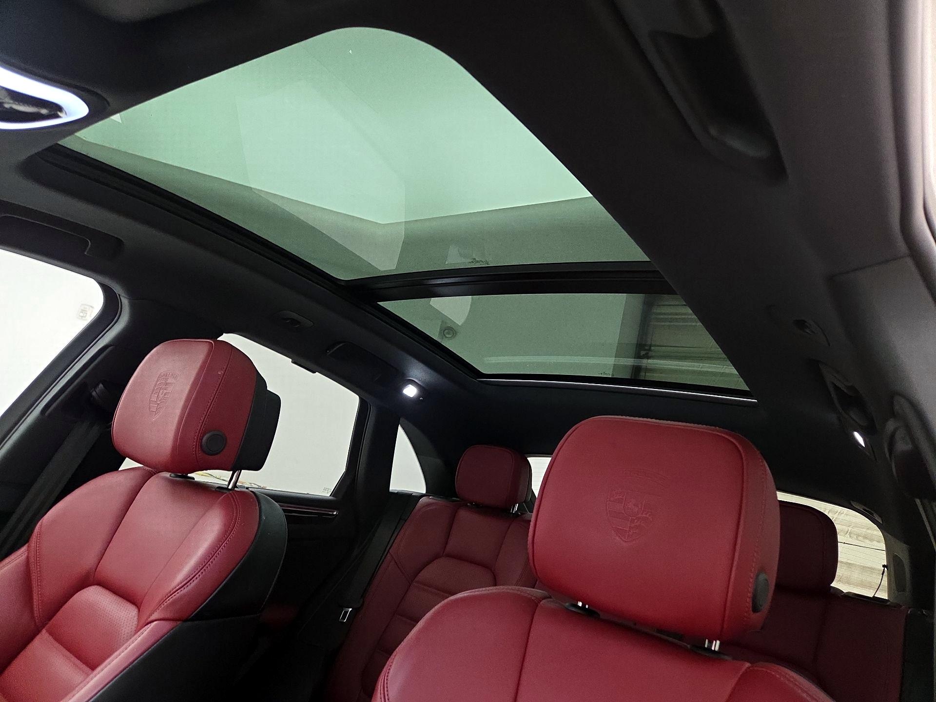 Thumbnail: 2024 Porsche Macan - 20