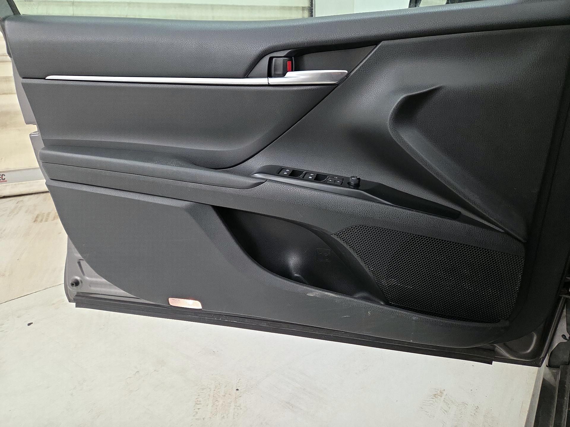 Thumbnail: 2019 Toyota Camry - 12