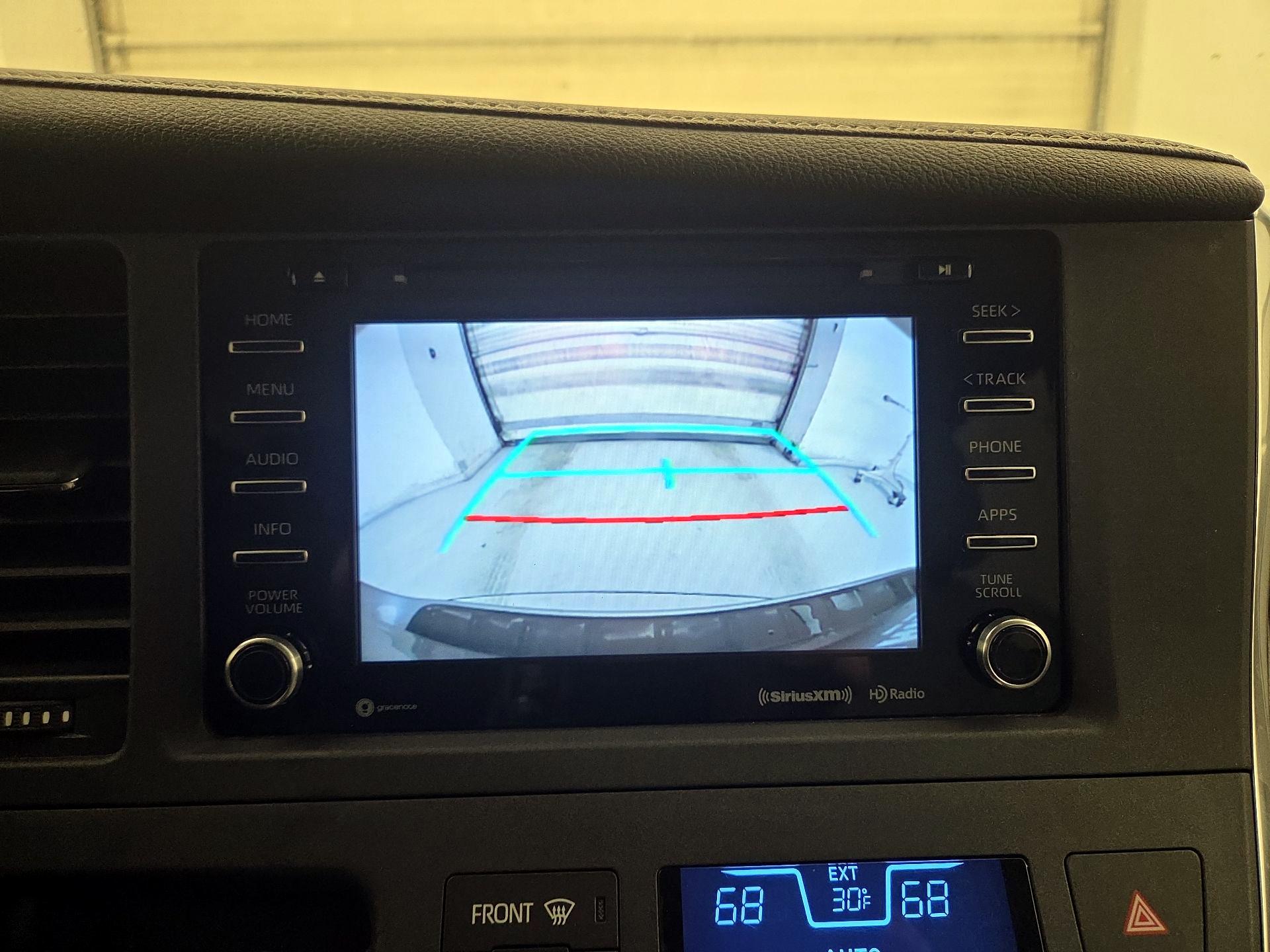 Thumbnail: 2018 Toyota Sienna - 14