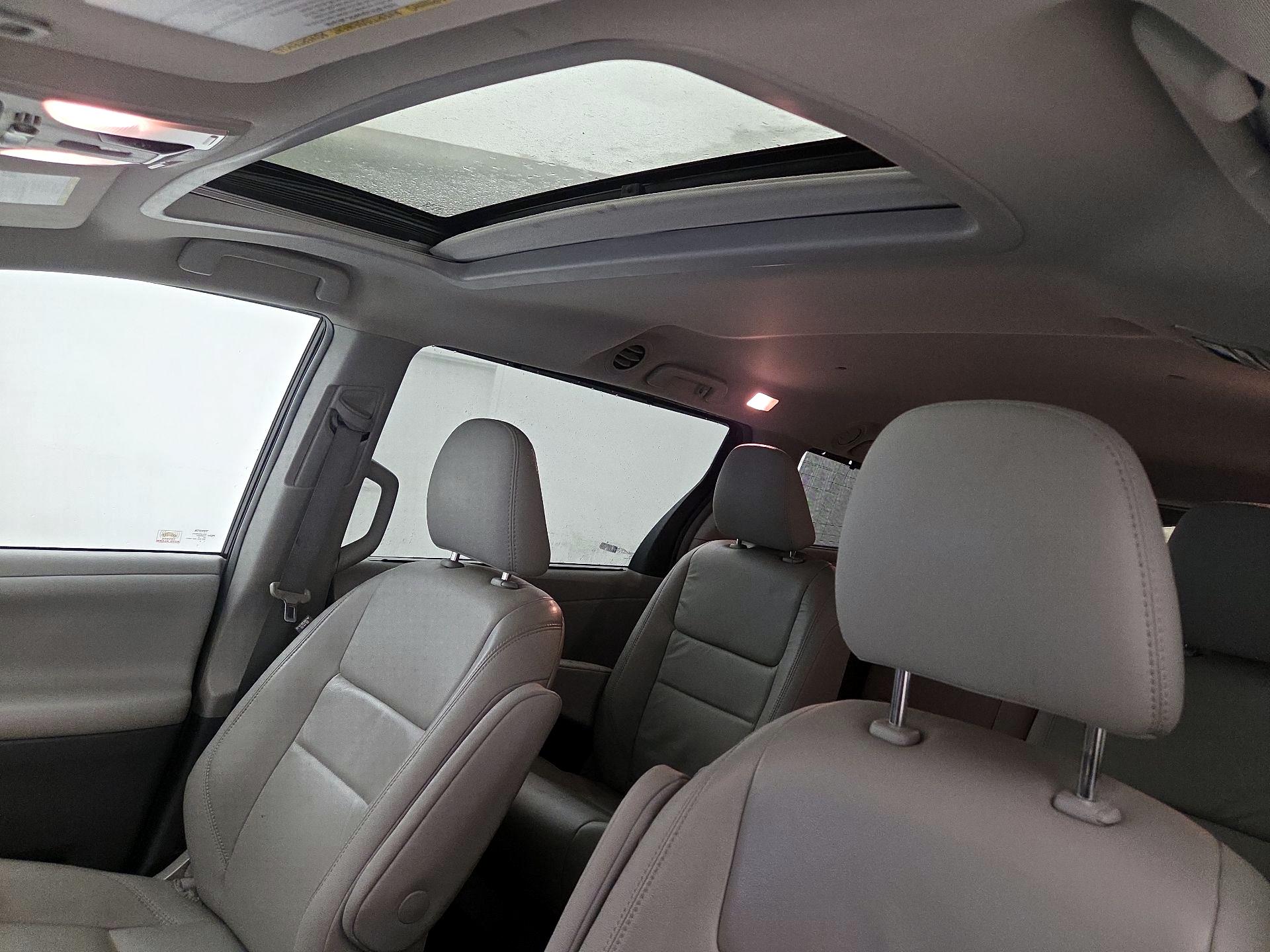 Thumbnail: 2018 Toyota Sienna - 19