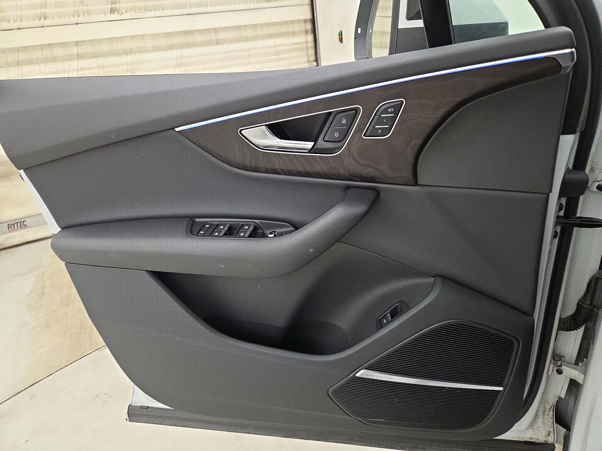 Thumbnail: 2022 Audi Q7 - 12