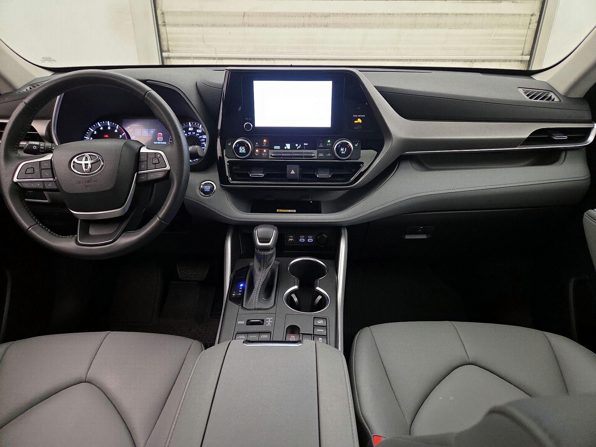 Thumbnail: 2023 Toyota Highlander - 9