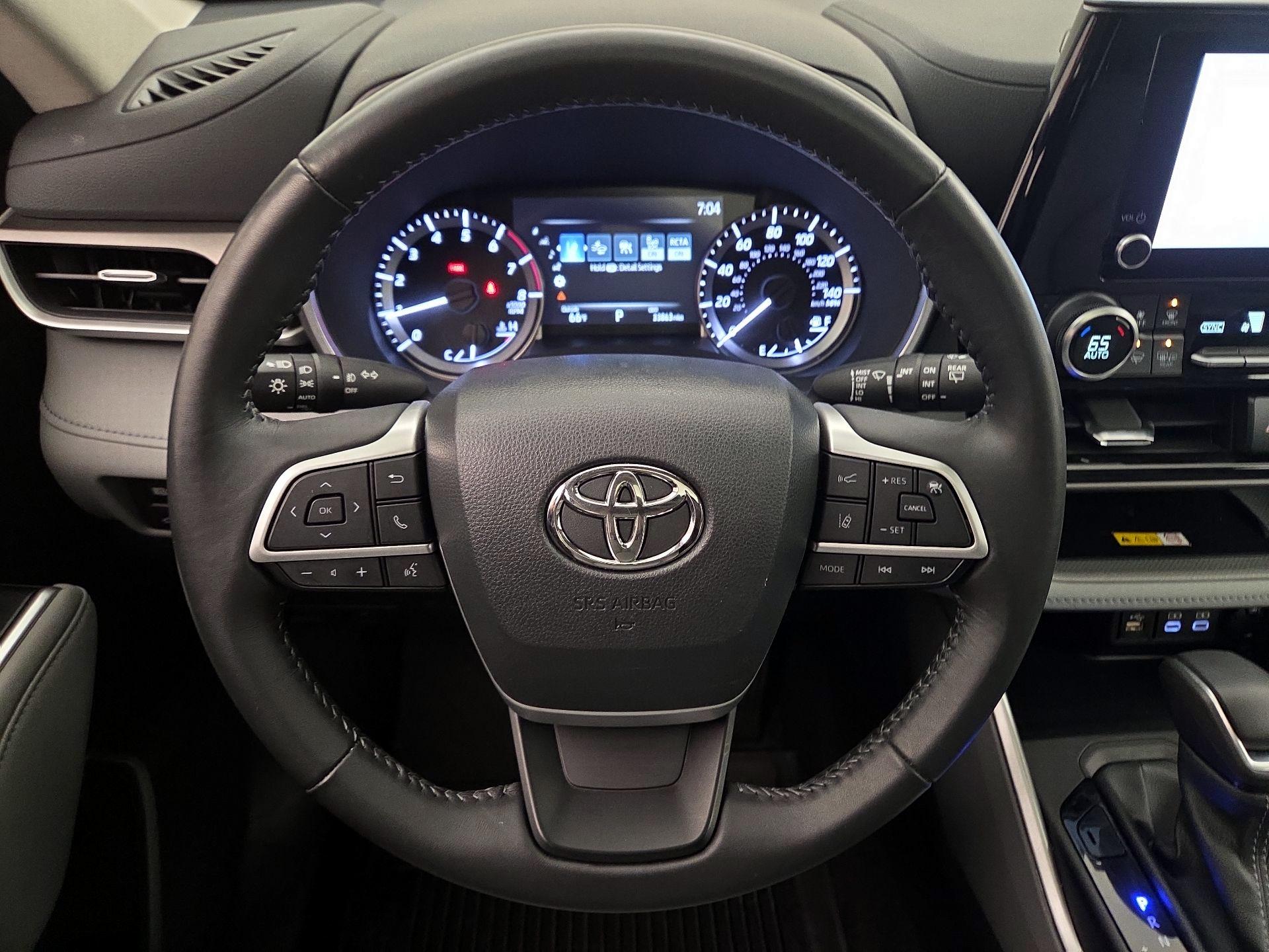 Thumbnail: 2023 Toyota Highlander - 10