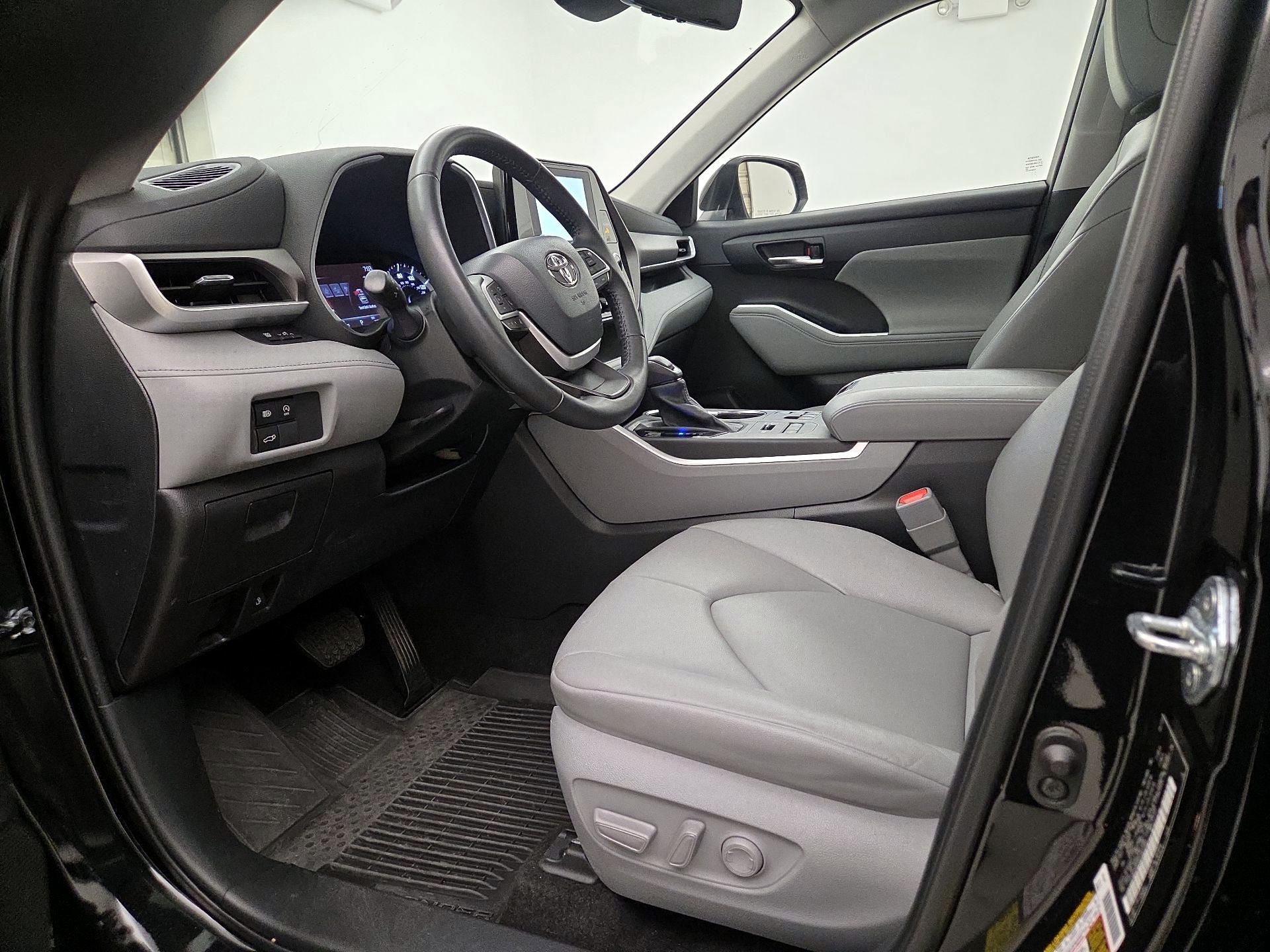 Thumbnail: 2023 Toyota Highlander - 11