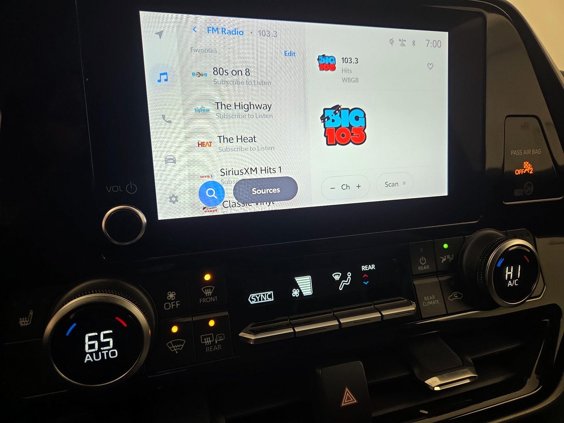 Thumbnail: 2023 Toyota Highlander - 15