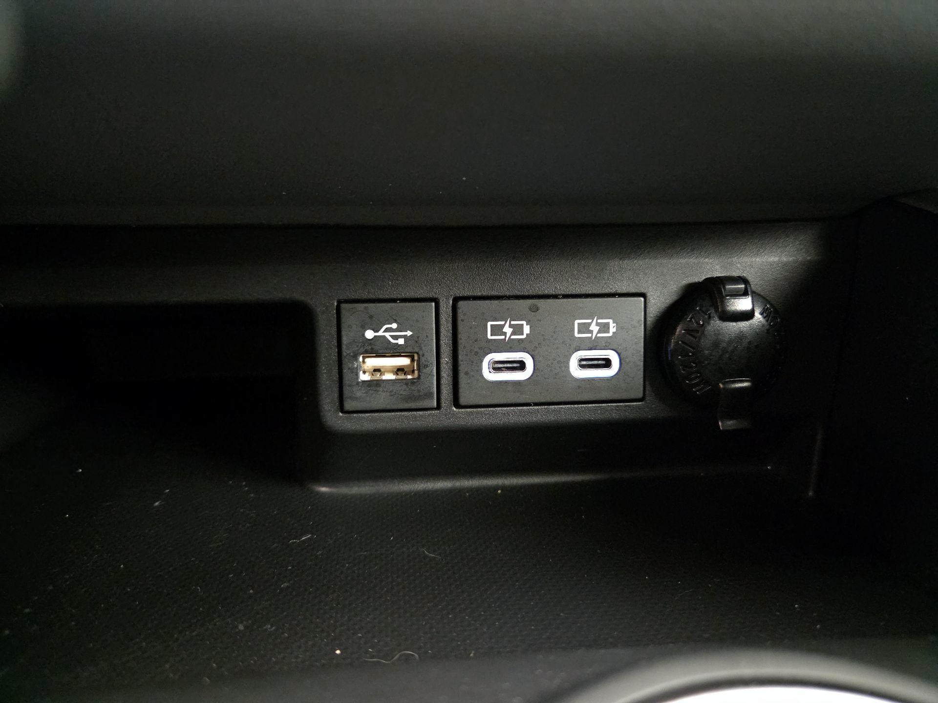 Thumbnail: 2023 Toyota Highlander - 18