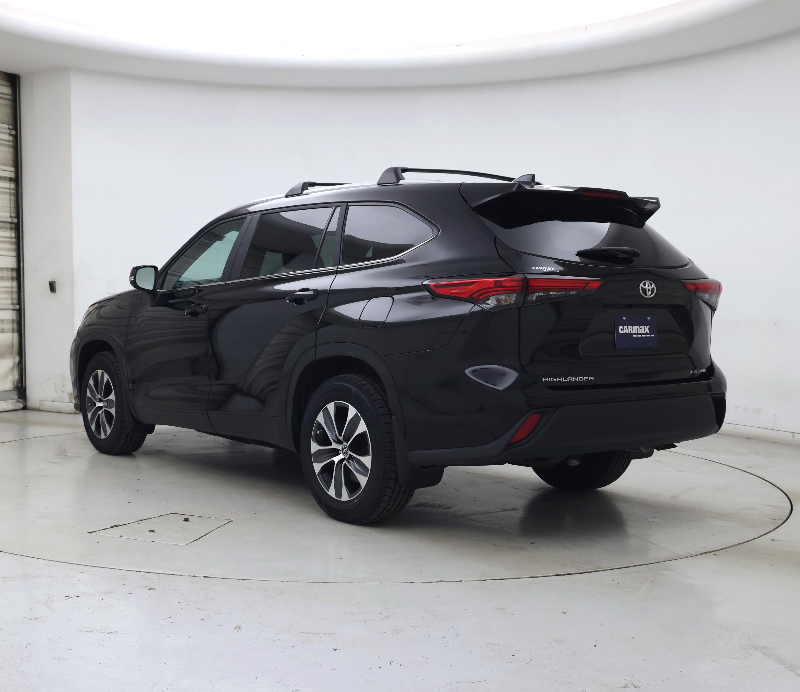 Thumbnail: 2023 Toyota Highlander - 2