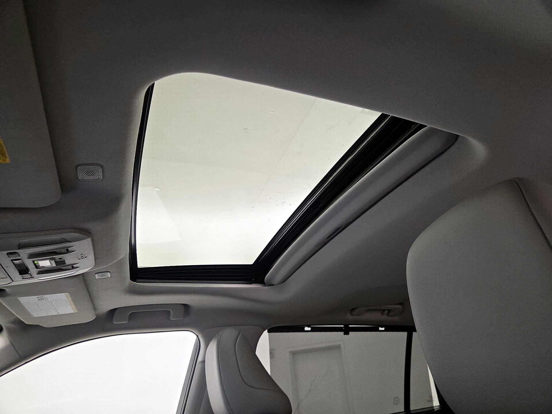 Thumbnail: 2023 Toyota Highlander - 19