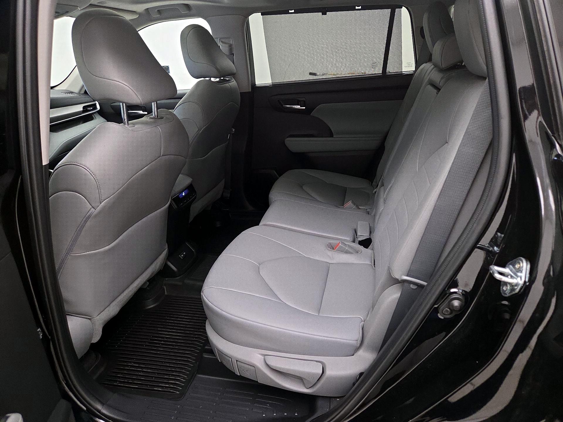 Thumbnail: 2023 Toyota Highlander - 20