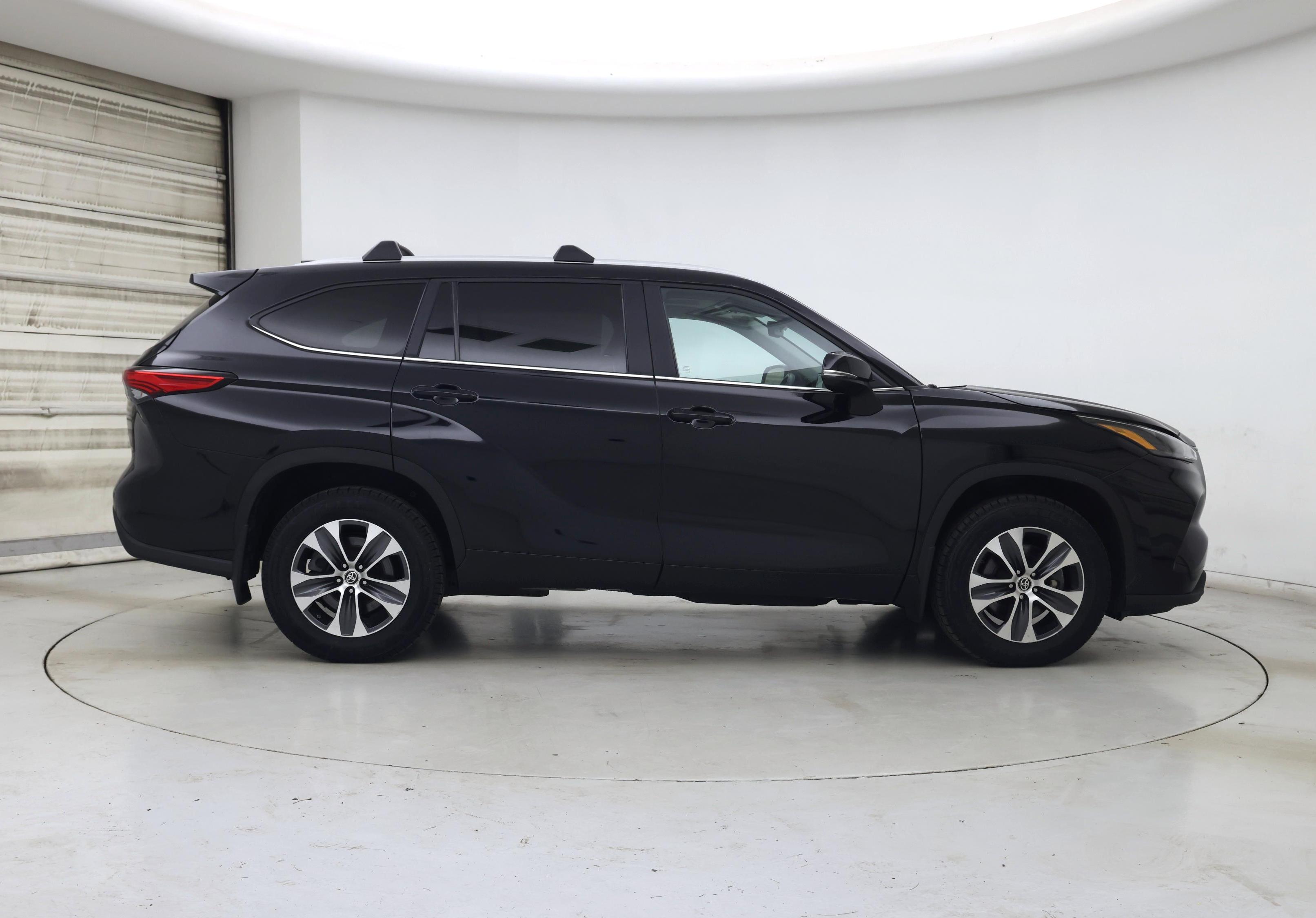 Thumbnail: 2023 Toyota Highlander - 7