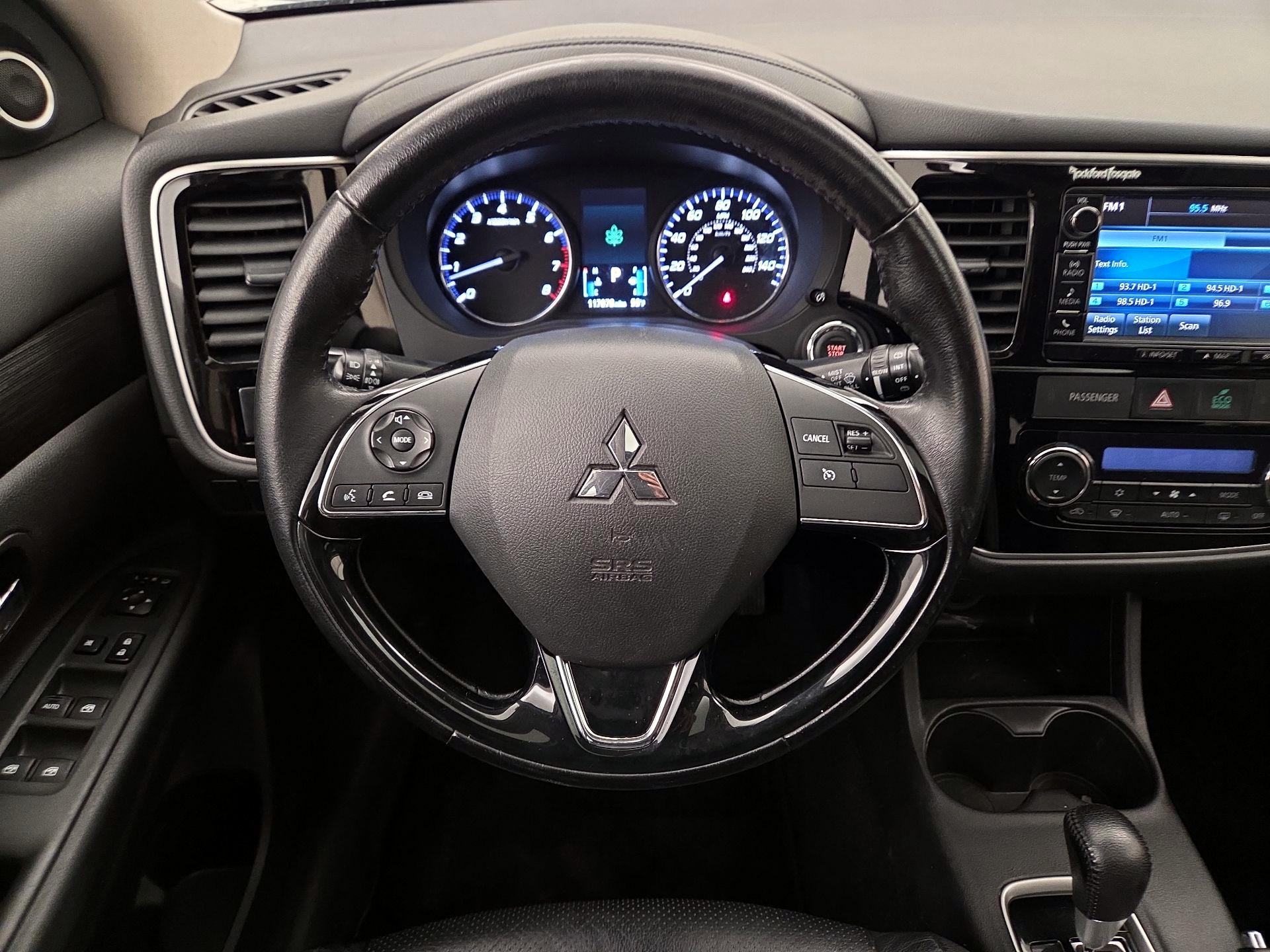 Thumbnail: 2016 Mitsubishi Outlander - 10