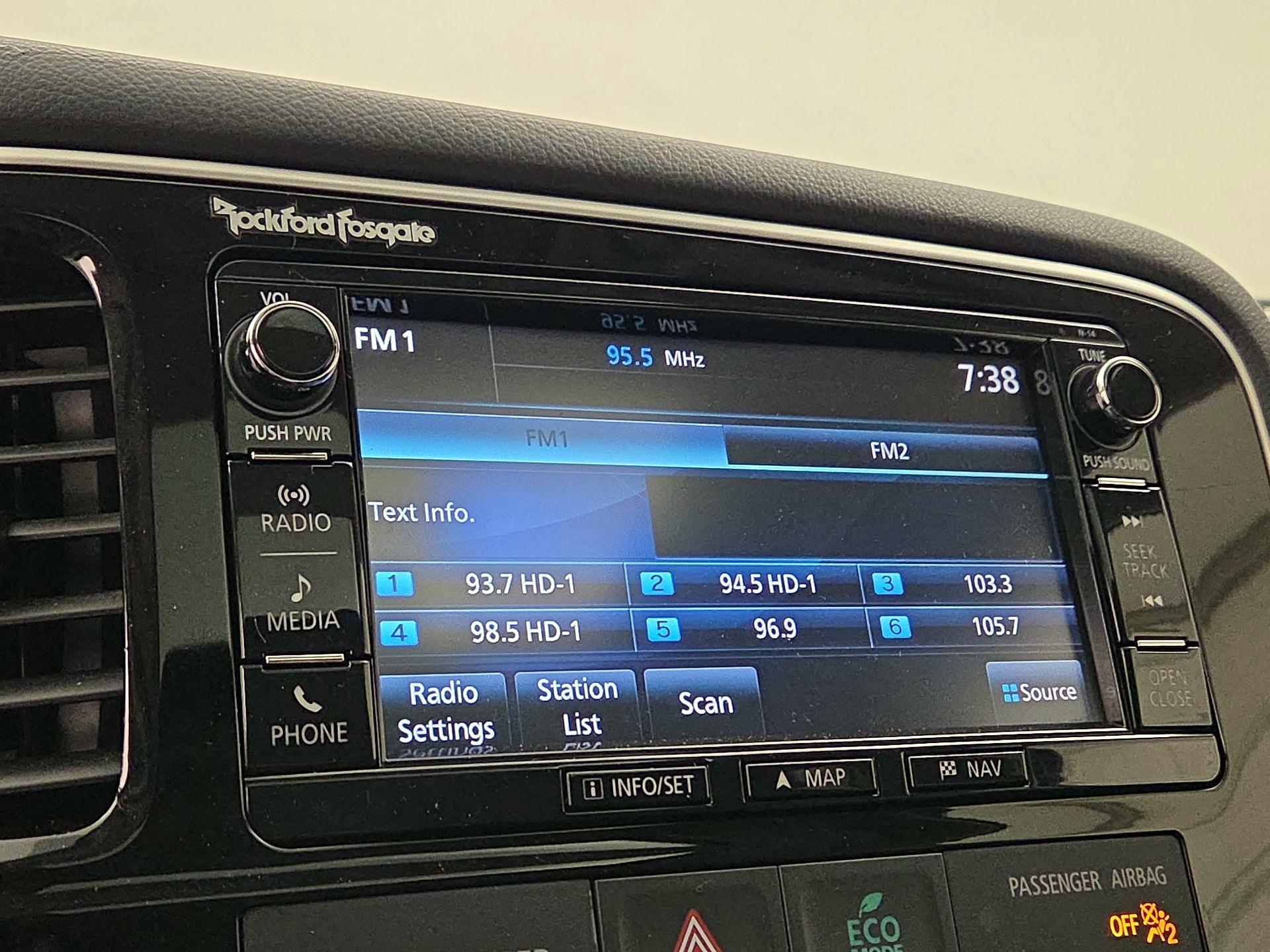 Thumbnail: 2016 Mitsubishi Outlander - 15