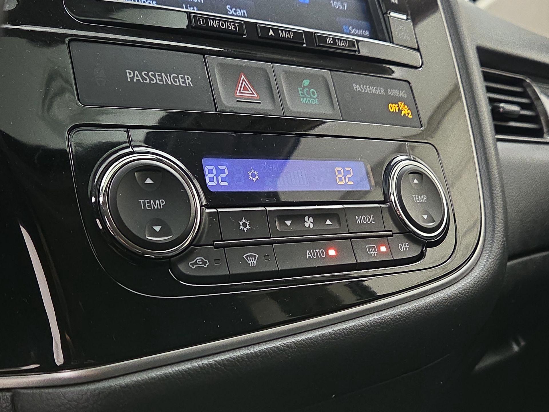 Thumbnail: 2016 Mitsubishi Outlander - 16