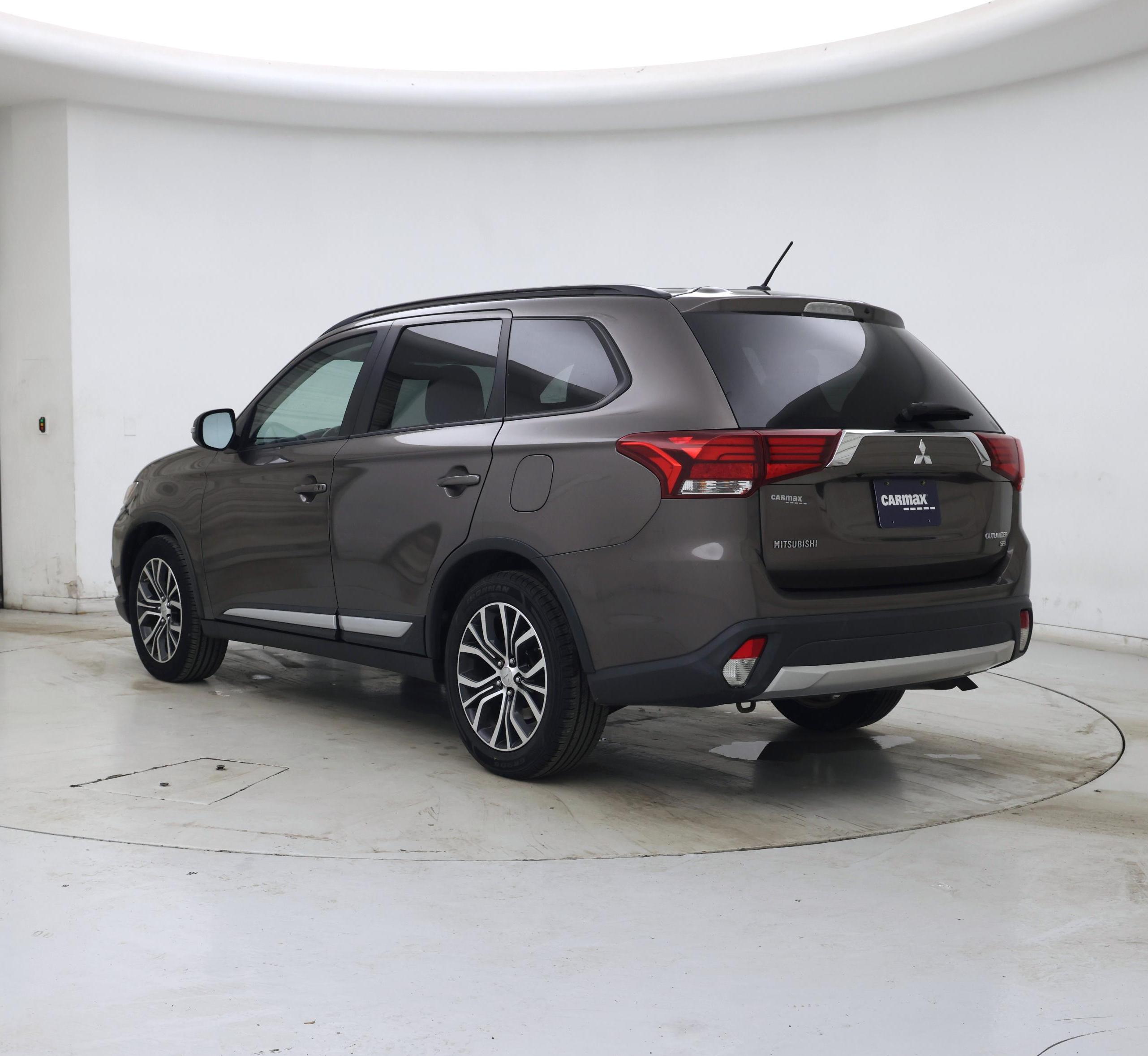 Thumbnail: 2016 Mitsubishi Outlander - 2