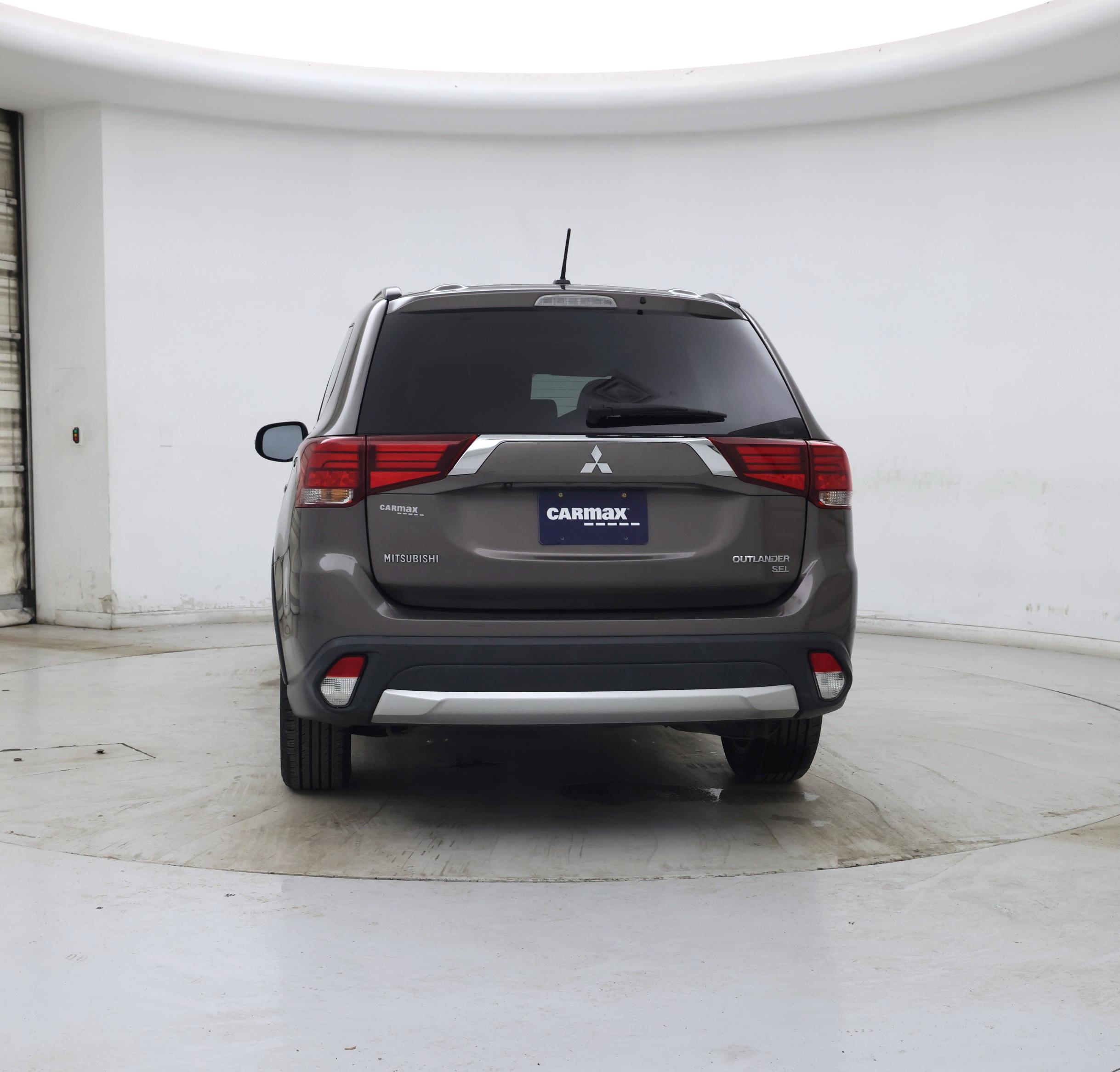 Thumbnail: 2016 Mitsubishi Outlander - 6