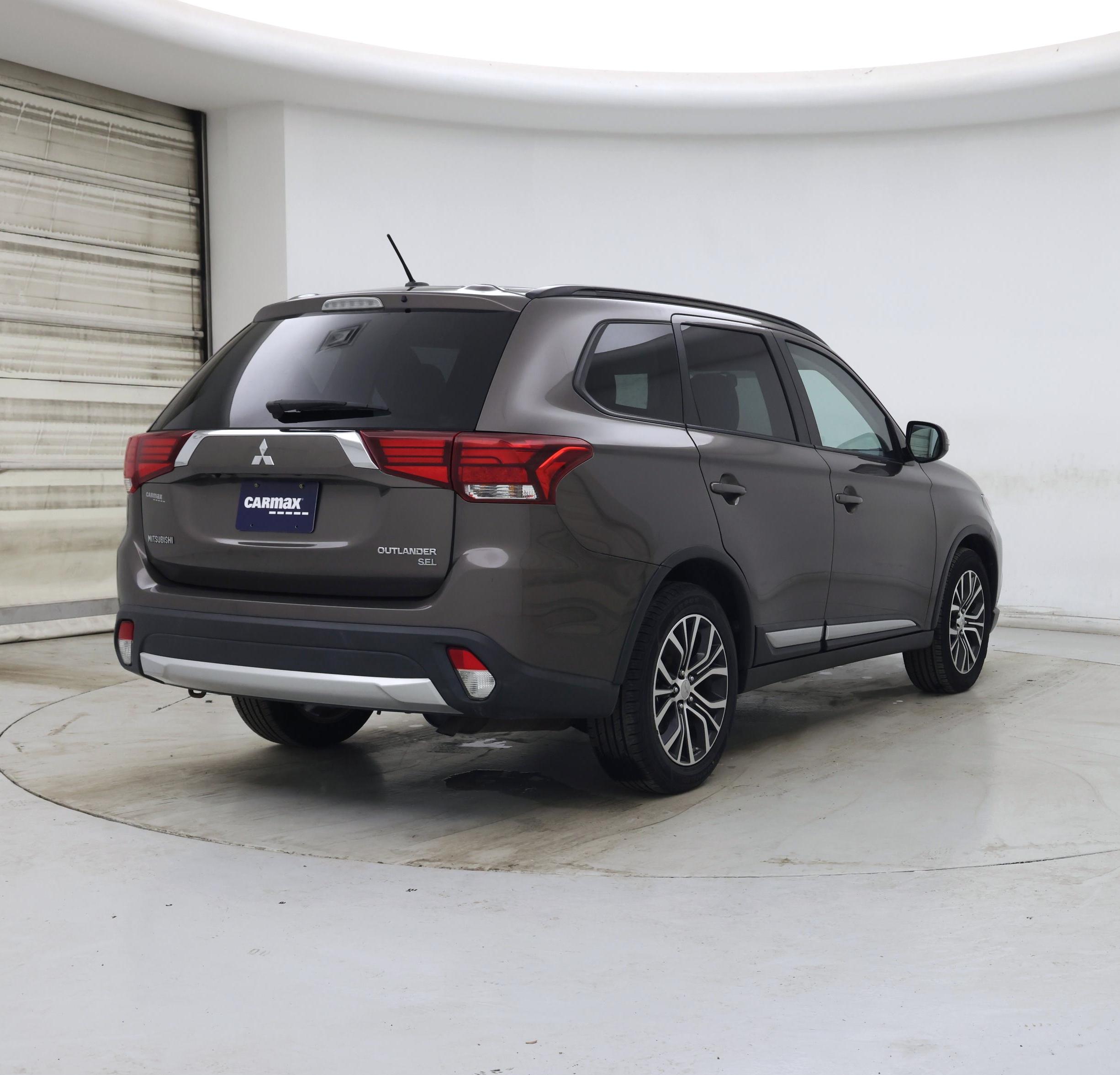 Thumbnail: 2016 Mitsubishi Outlander - 8