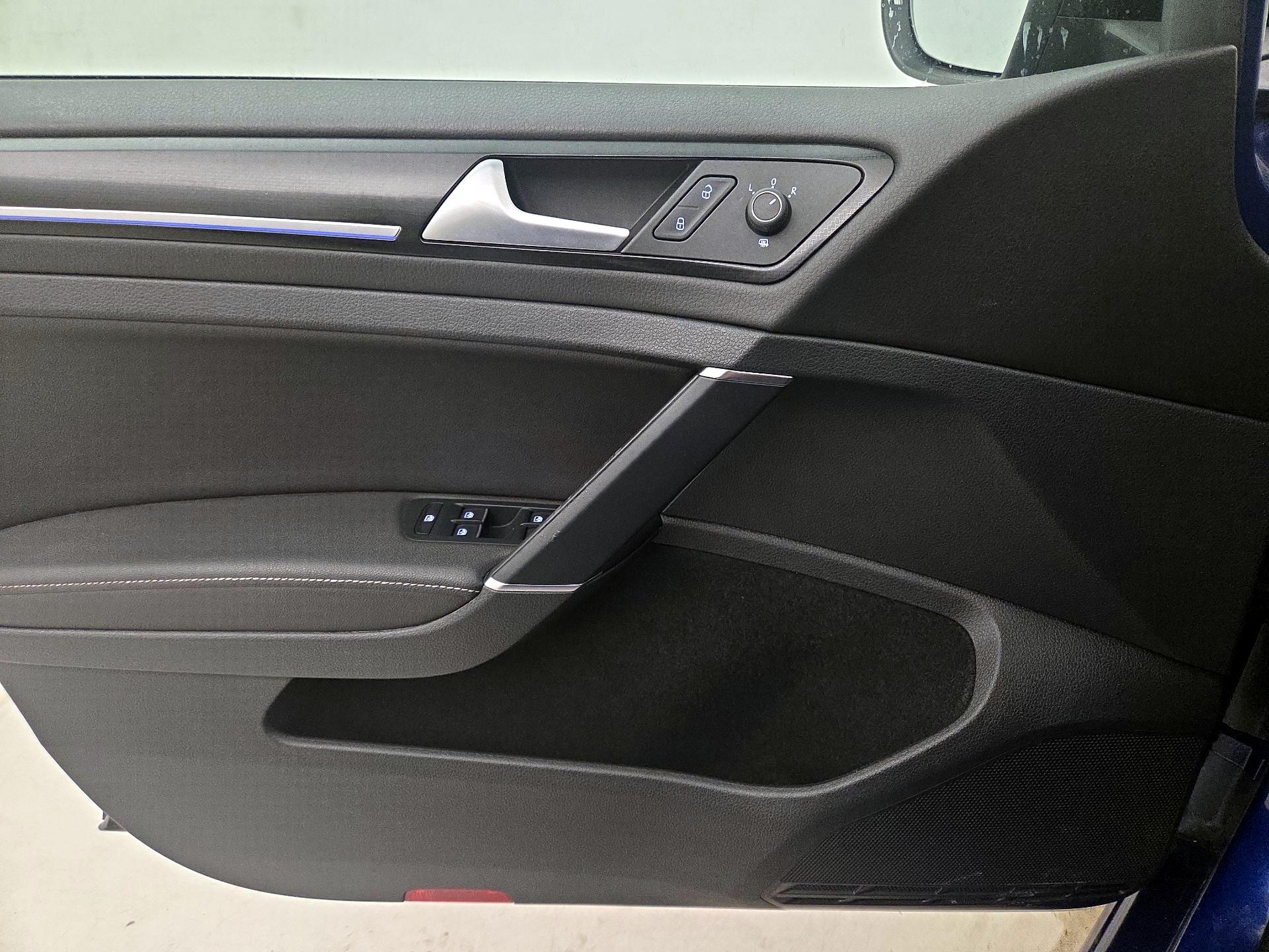 Thumbnail: 2019 Volkswagen Golf - 12