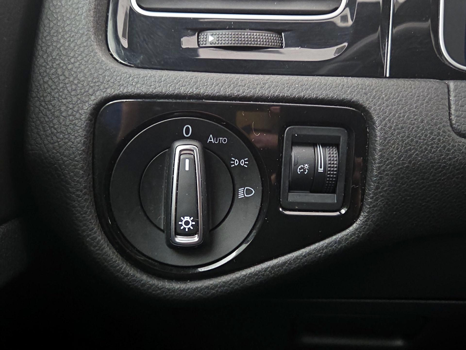 Thumbnail: 2019 Volkswagen Golf - 13