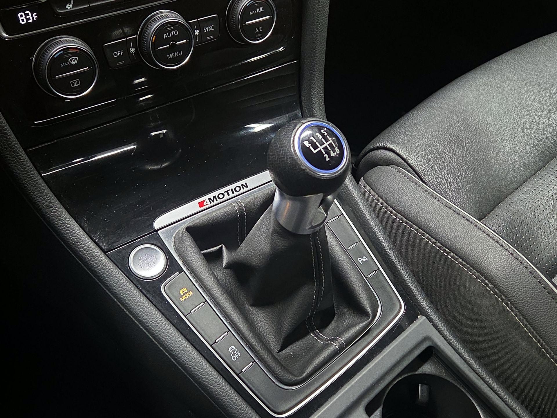 Thumbnail: 2019 Volkswagen Golf - 17