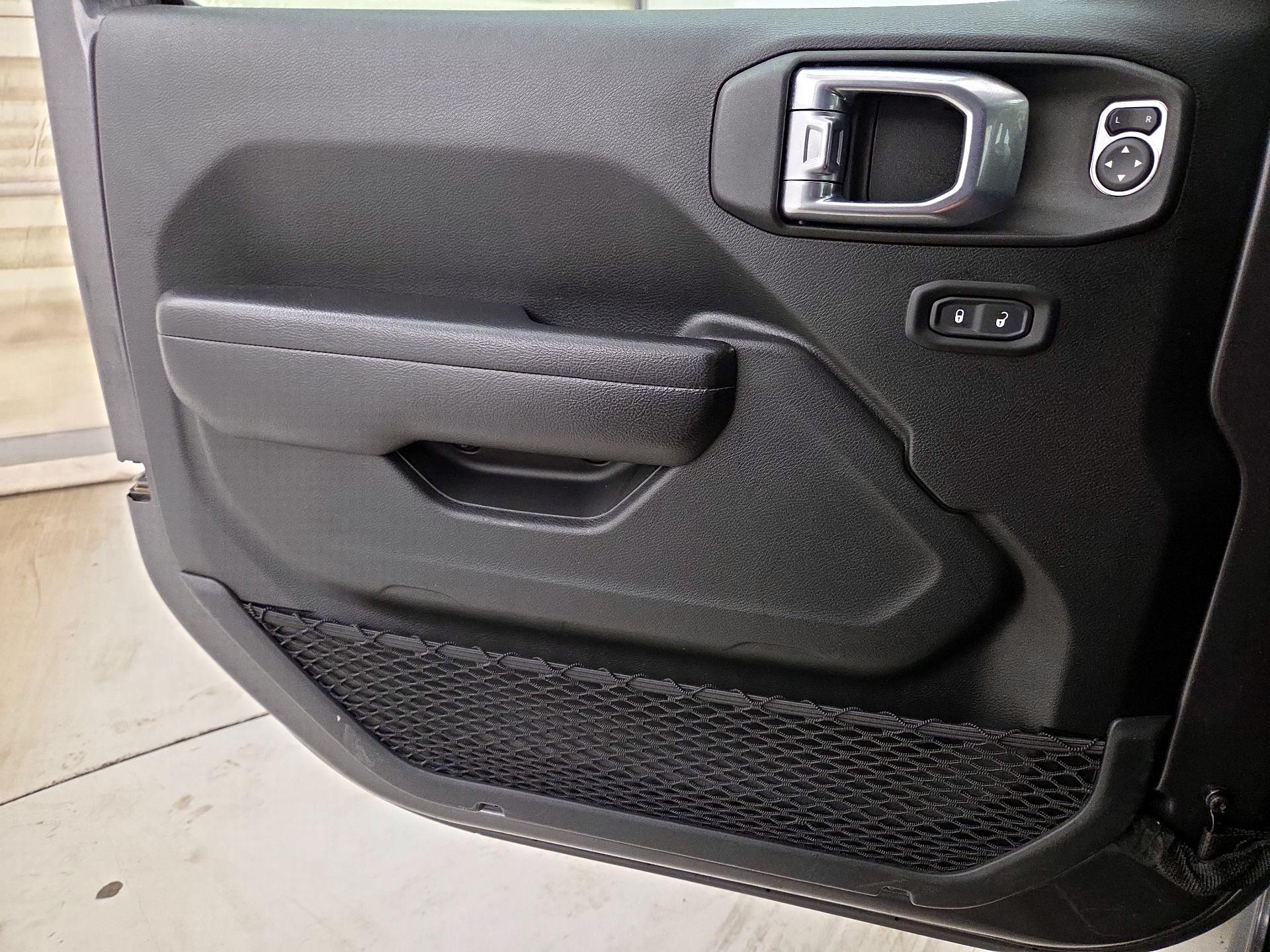 Thumbnail: 2021 Jeep Gladiator - 12