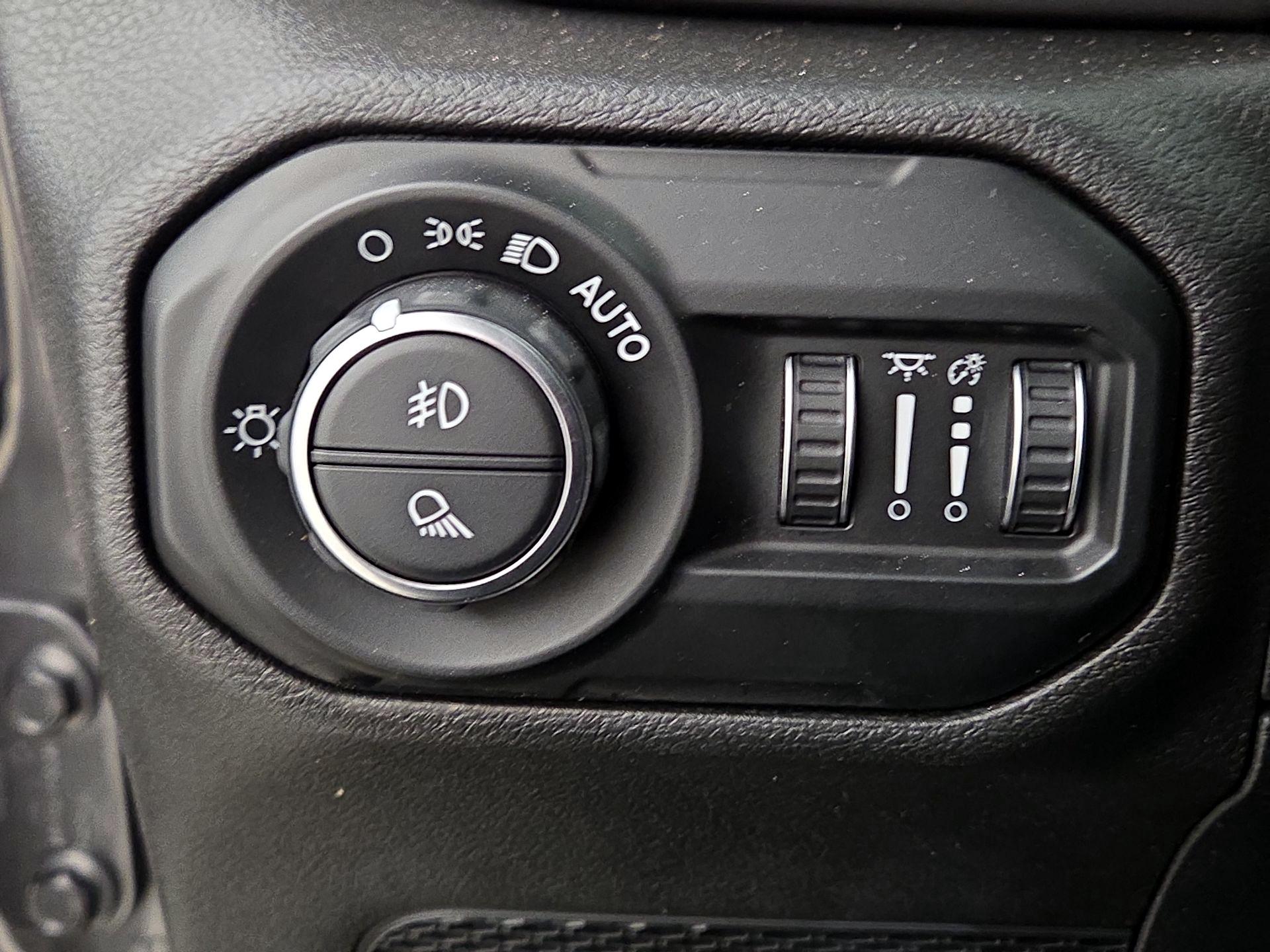 Thumbnail: 2021 Jeep Gladiator - 13