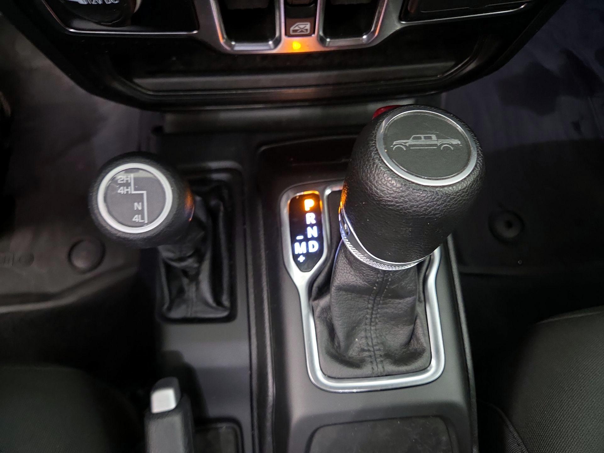 Thumbnail: 2021 Jeep Gladiator - 17