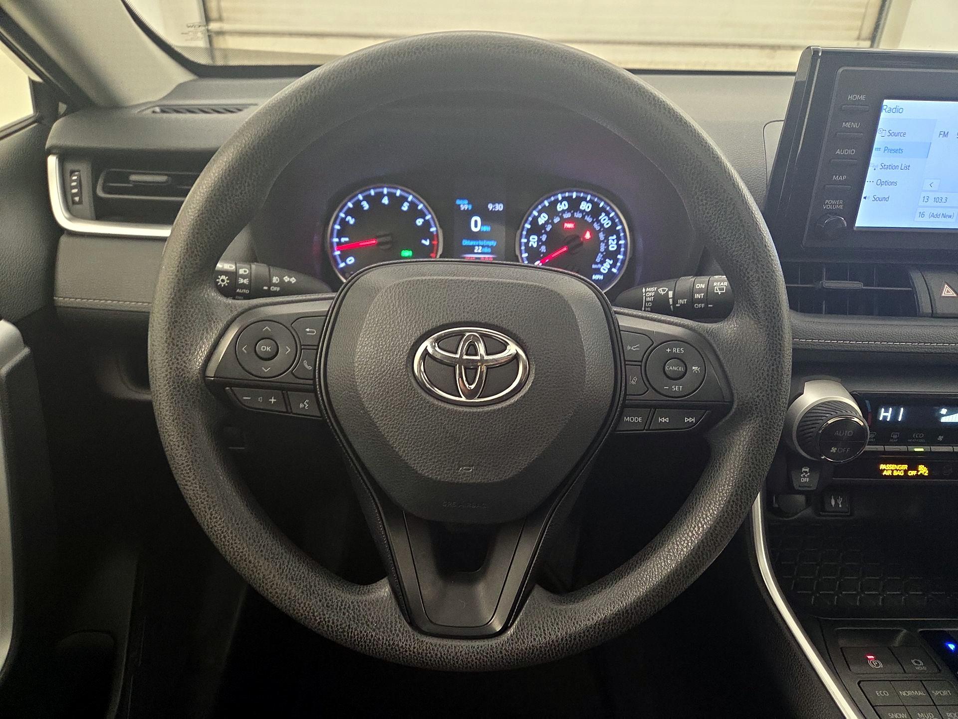 Thumbnail: 2019 Toyota RAV4 - 10