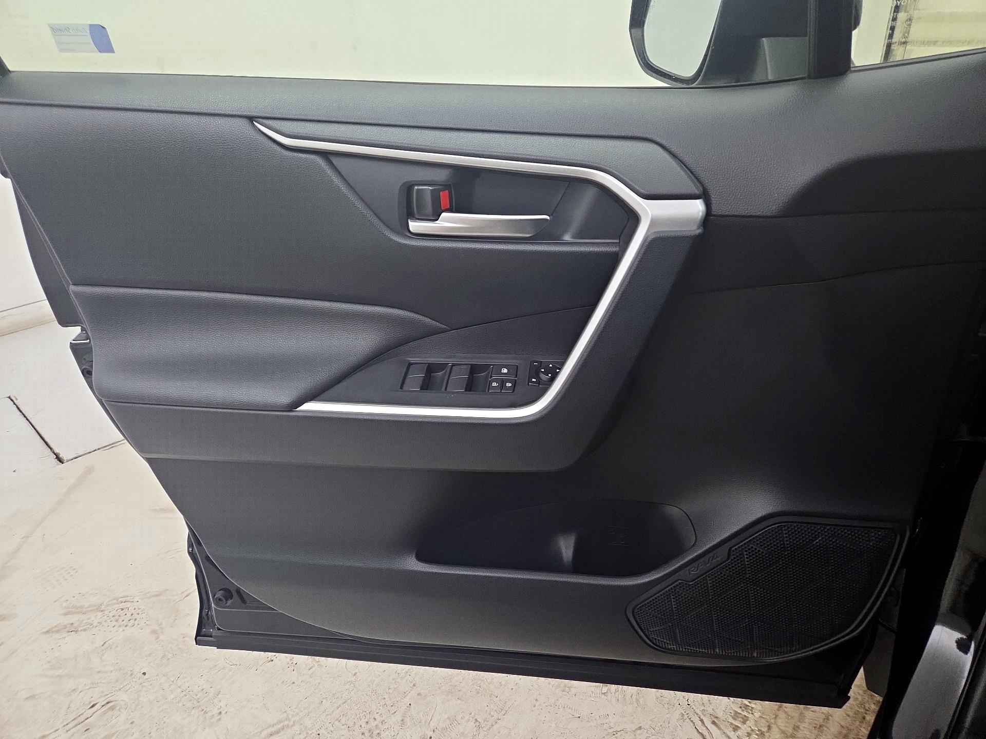 Thumbnail: 2019 Toyota RAV4 - 12