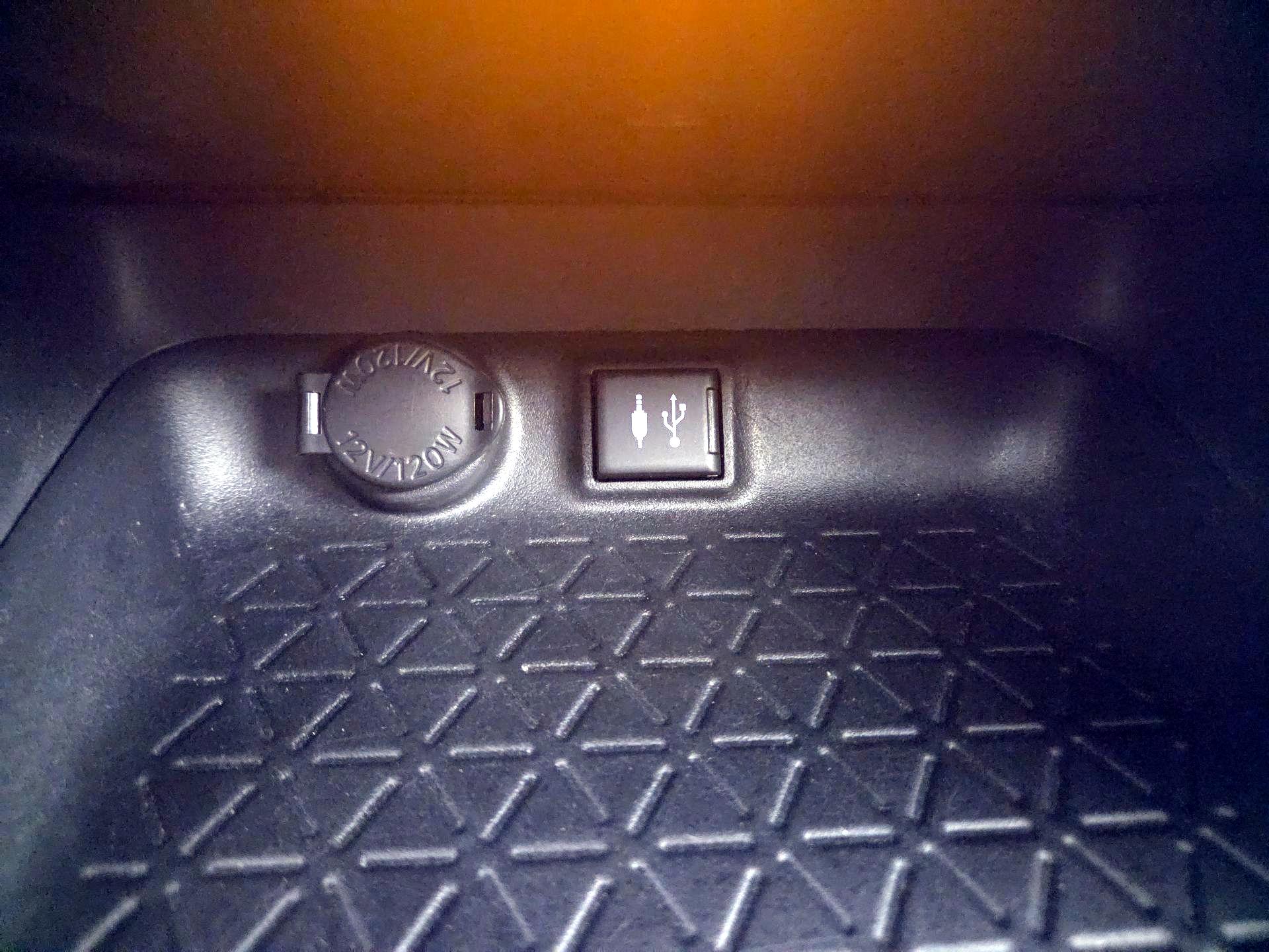 Thumbnail: 2019 Toyota RAV4 - 18