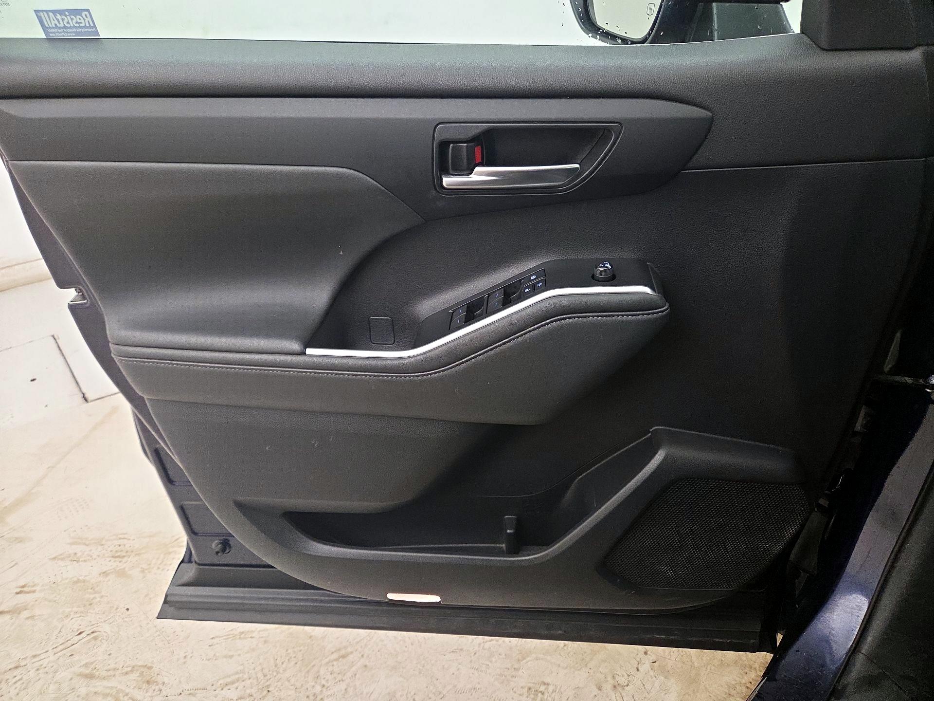 Thumbnail: 2021 Toyota Highlander - 12