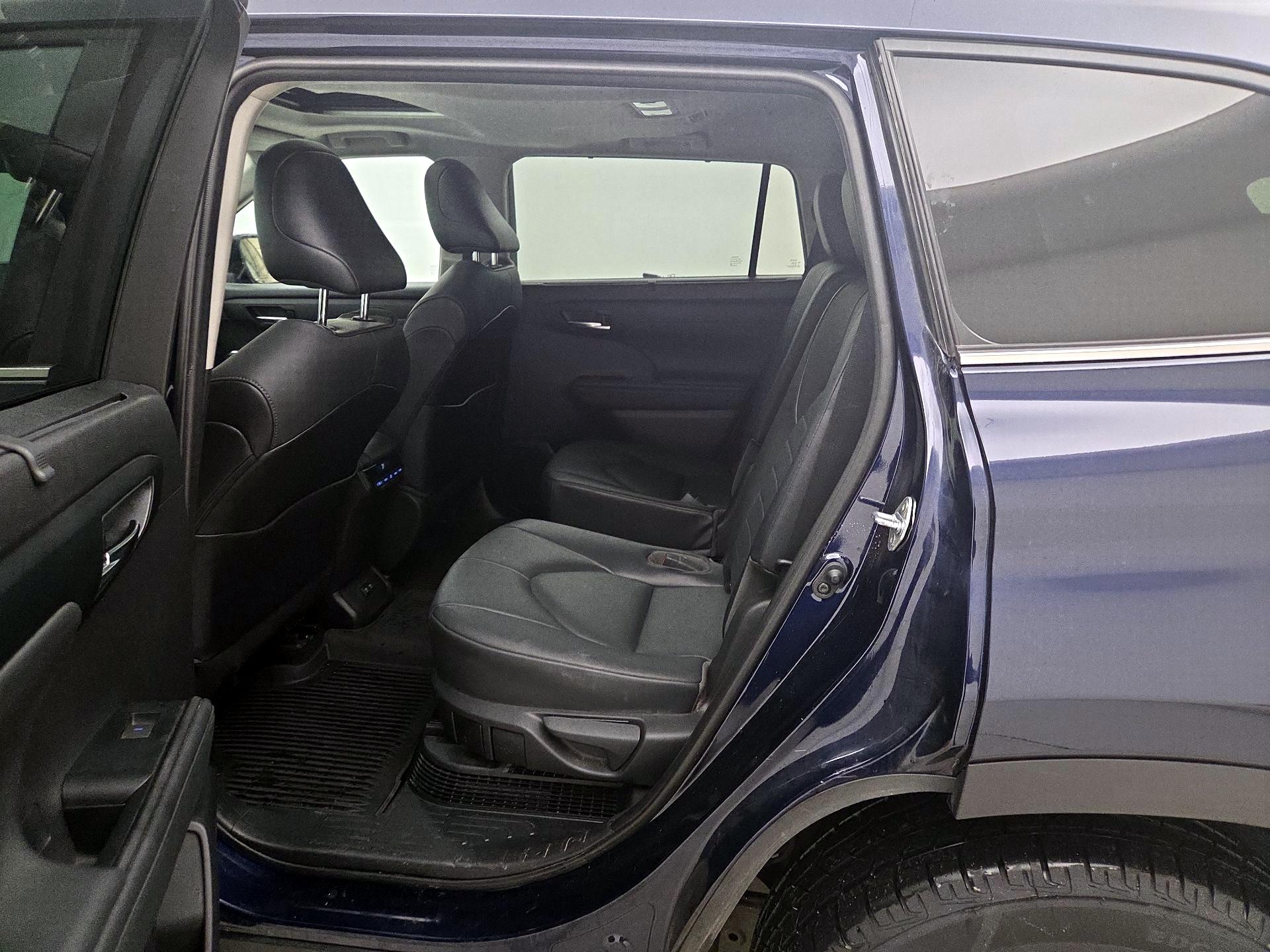 Thumbnail: 2021 Toyota Highlander - 20