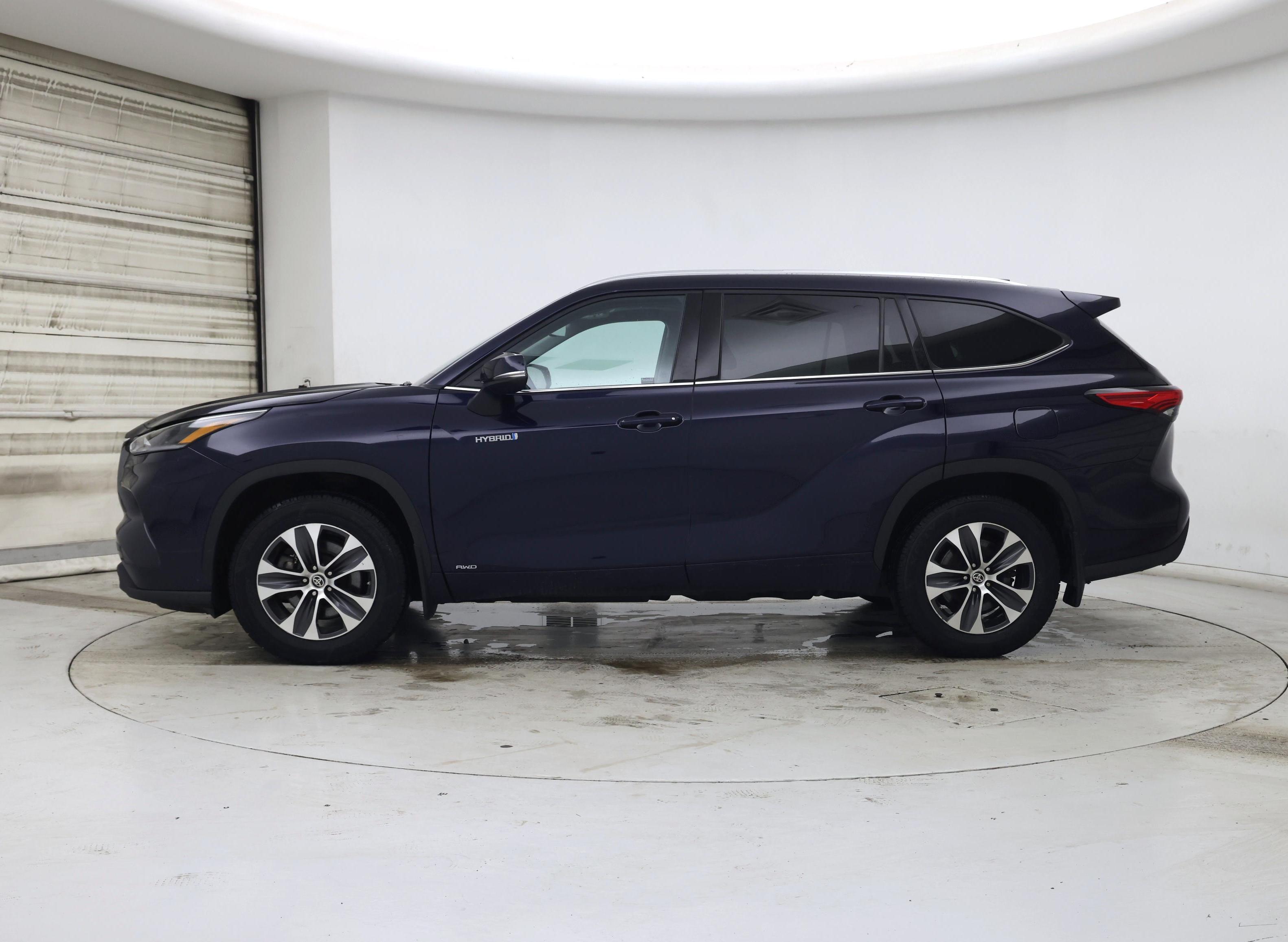Thumbnail: 2021 Toyota Highlander - 3