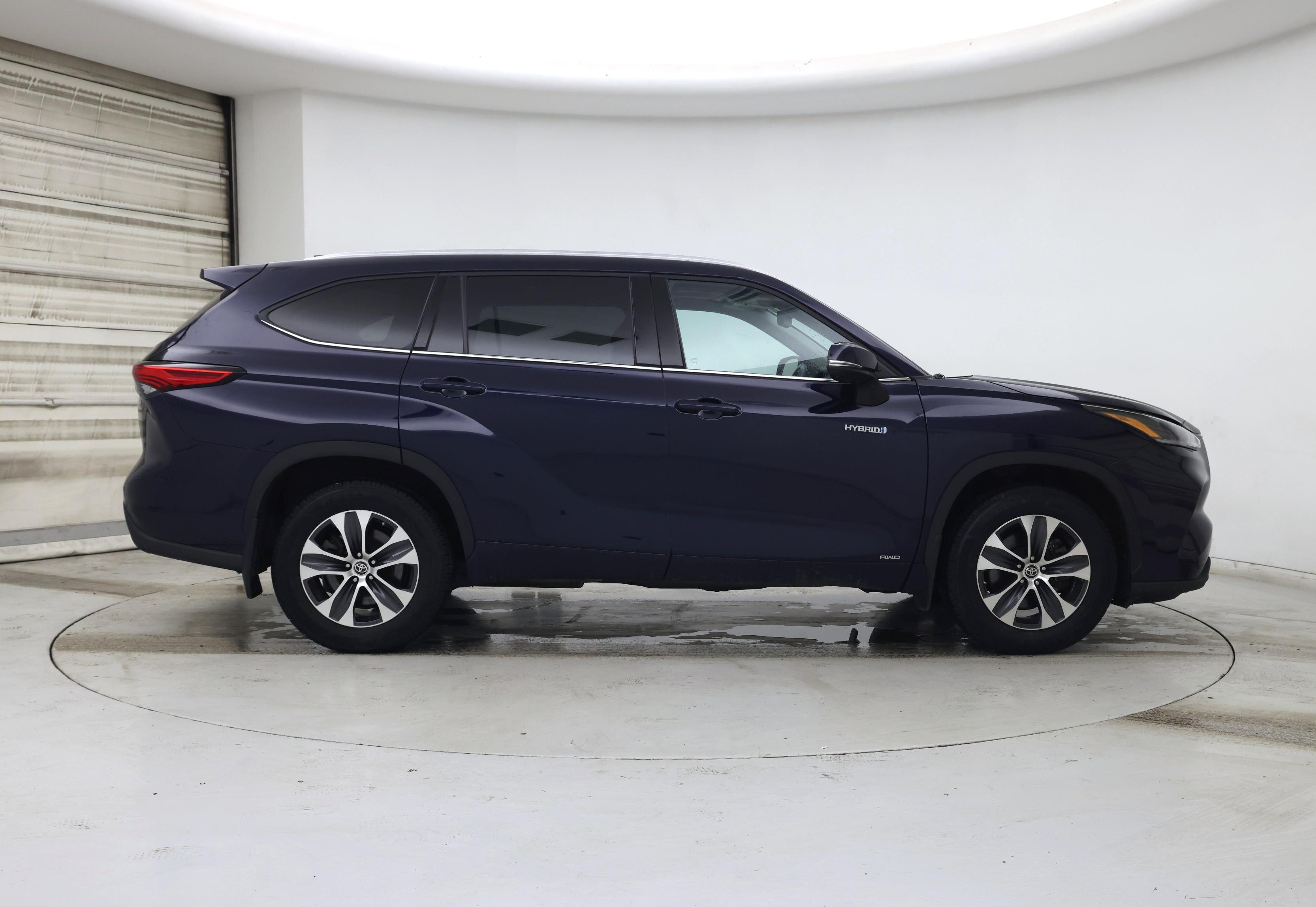 Thumbnail: 2021 Toyota Highlander - 7