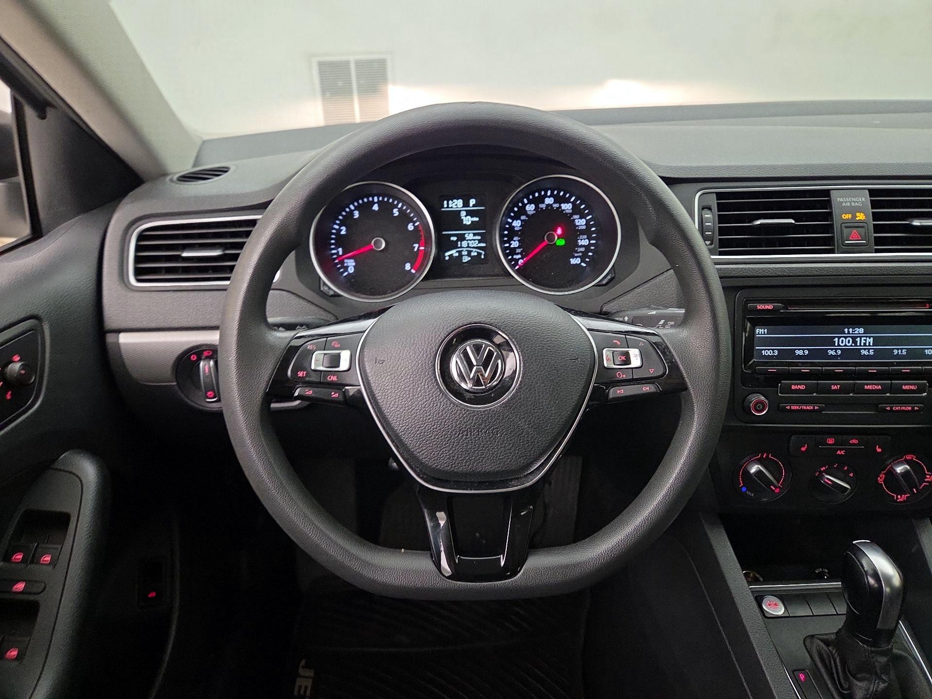 Thumbnail: 2015 Volkswagen Jetta - 10