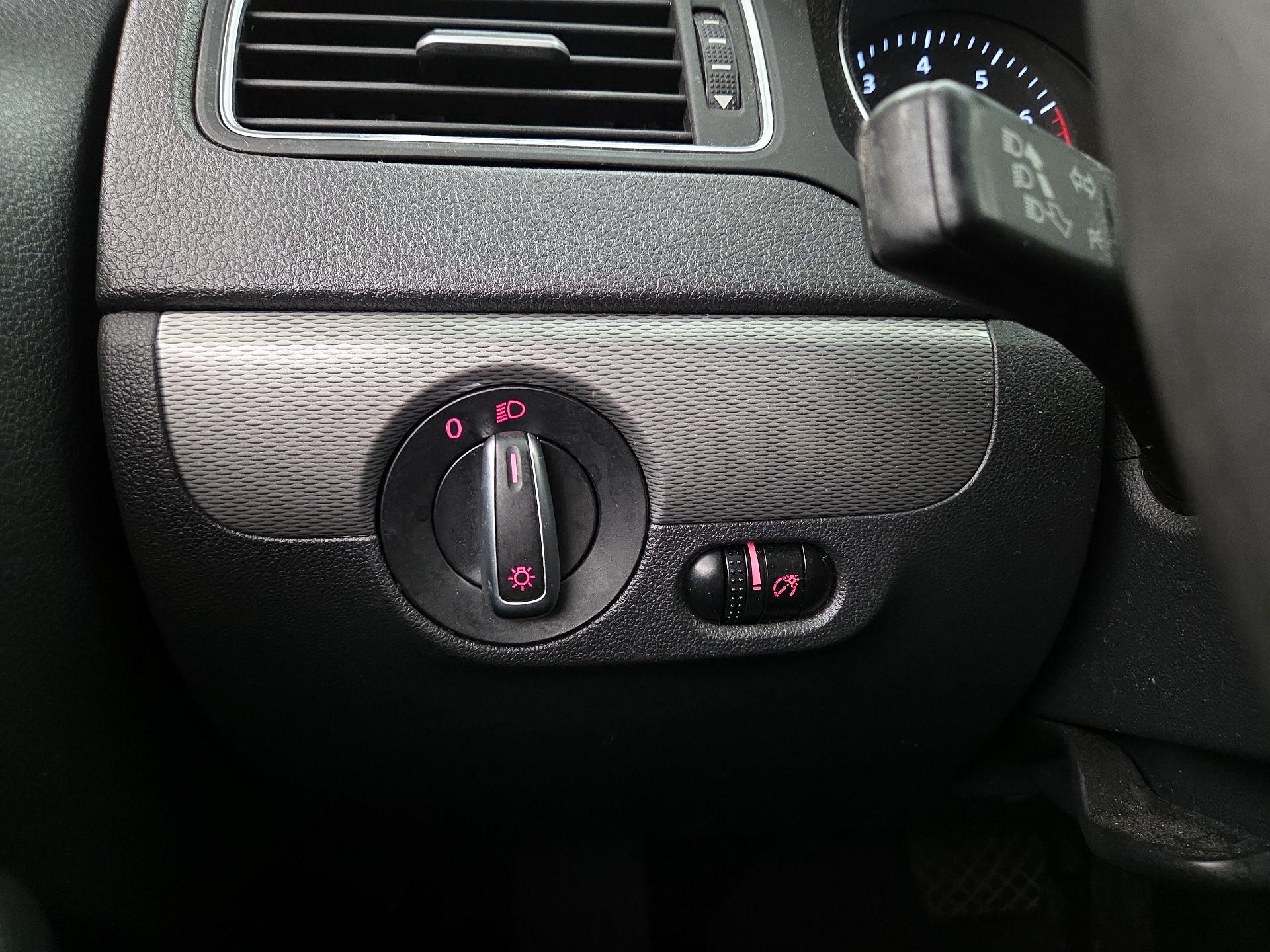 Thumbnail: 2015 Volkswagen Jetta - 13