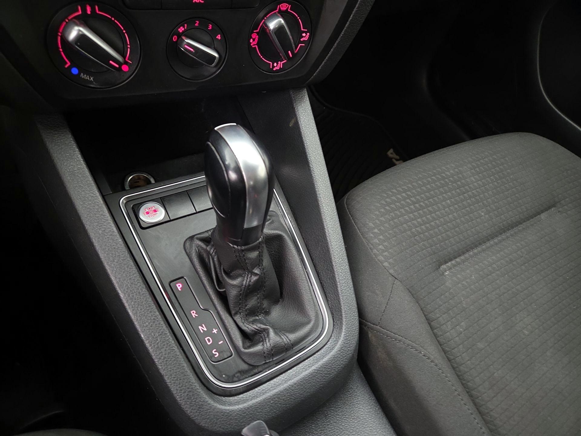 Thumbnail: 2015 Volkswagen Jetta - 16