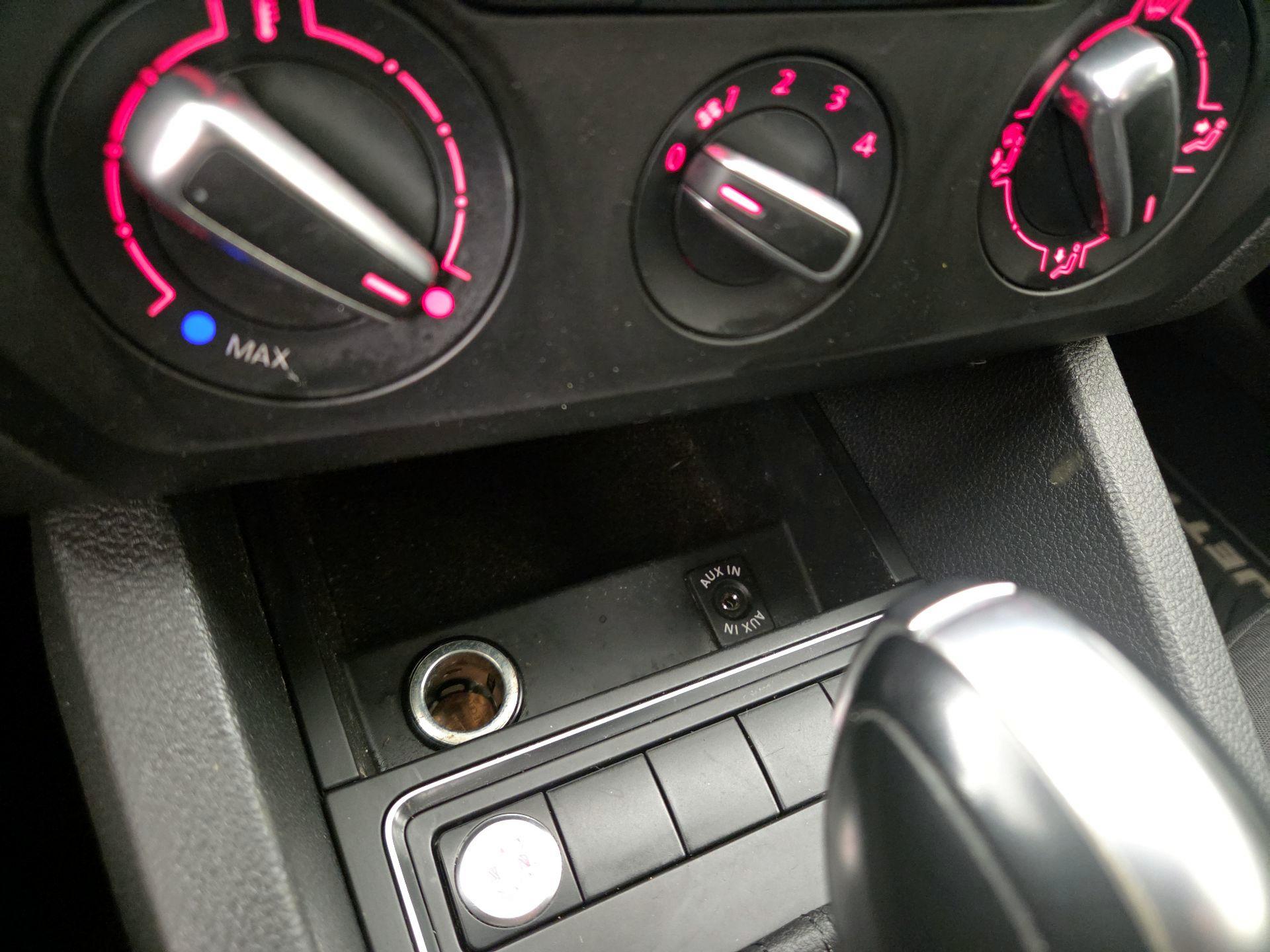 Thumbnail: 2015 Volkswagen Jetta - 17