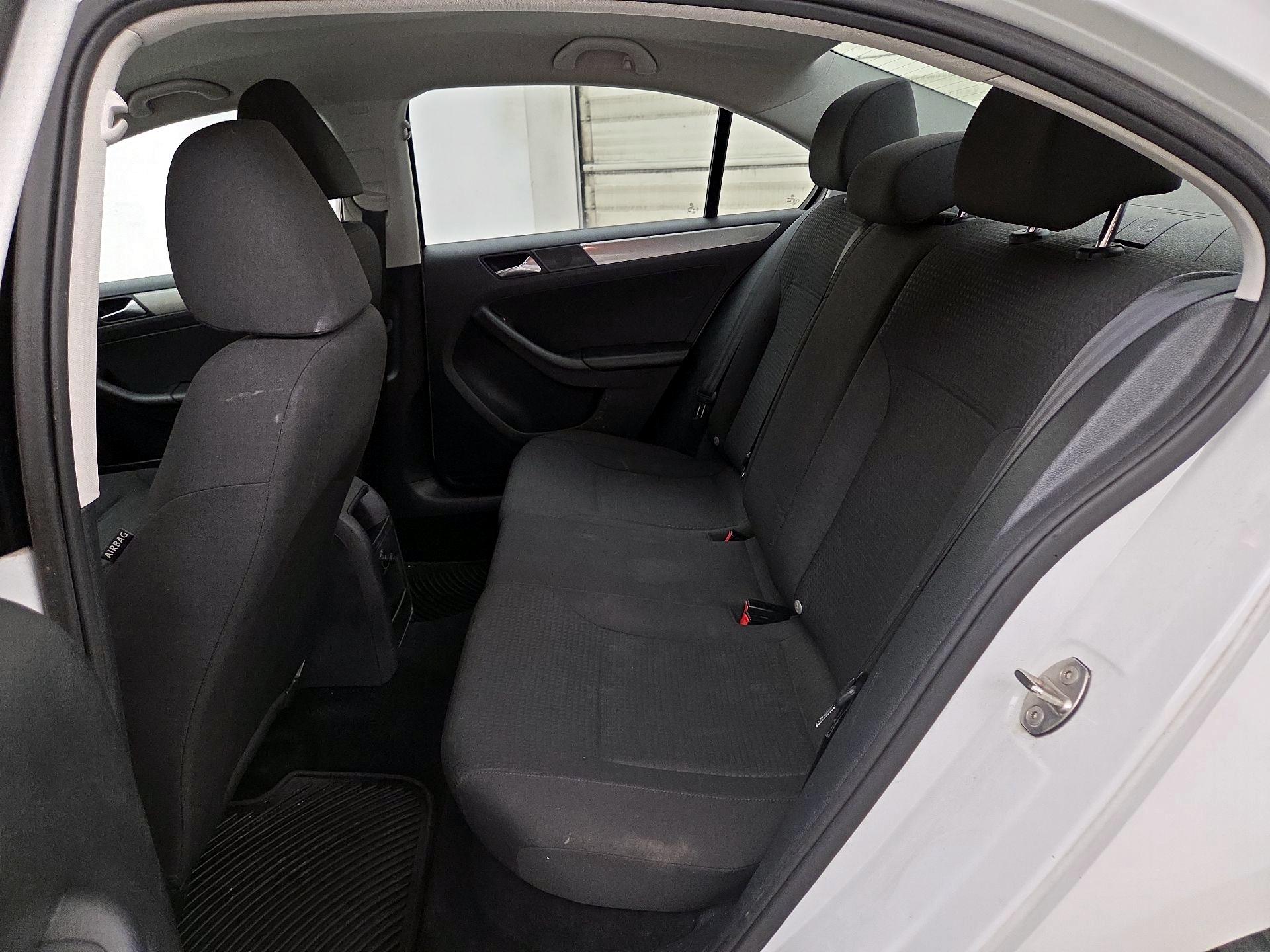 Thumbnail: 2015 Volkswagen Jetta - 18