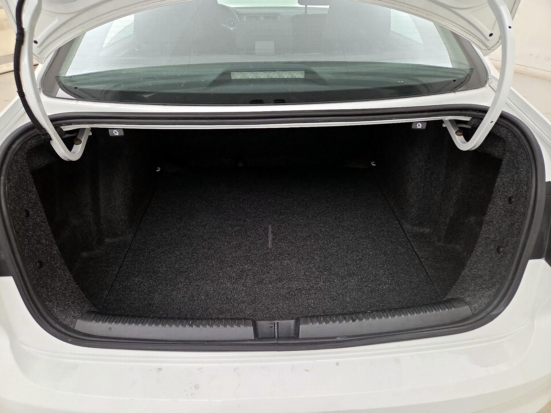 Thumbnail: 2015 Volkswagen Jetta - 19