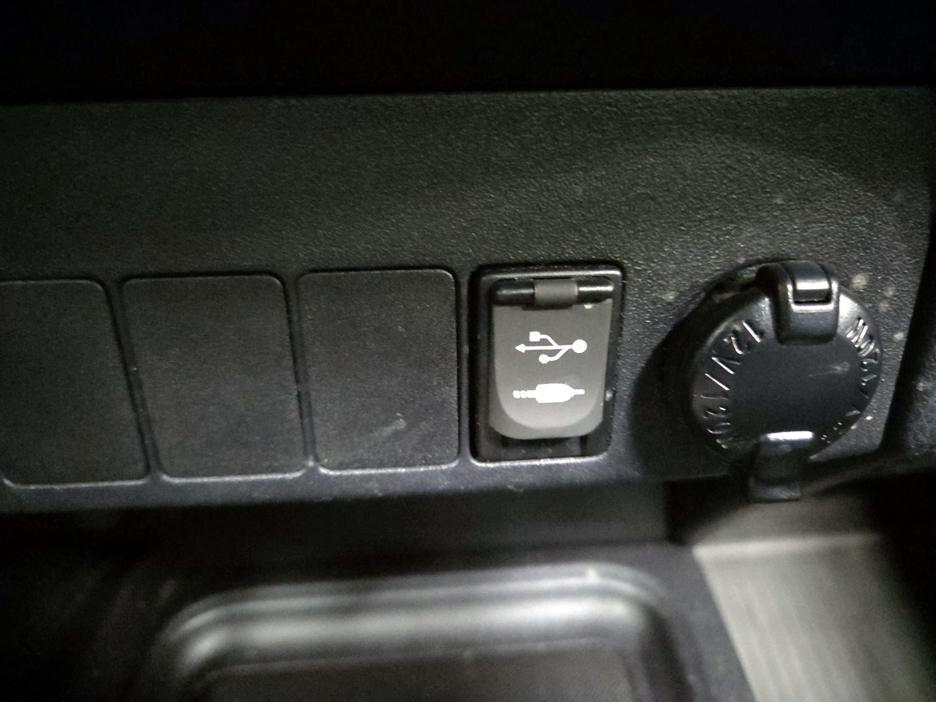 Thumbnail: 2017 Toyota RAV4 - 18