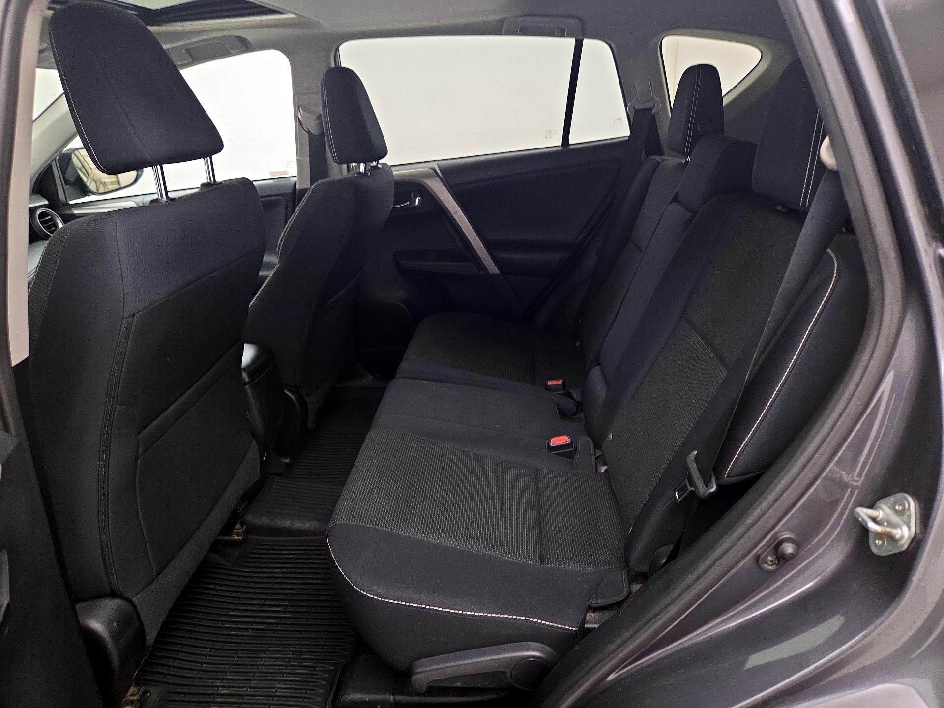 Thumbnail: 2017 Toyota RAV4 - 20