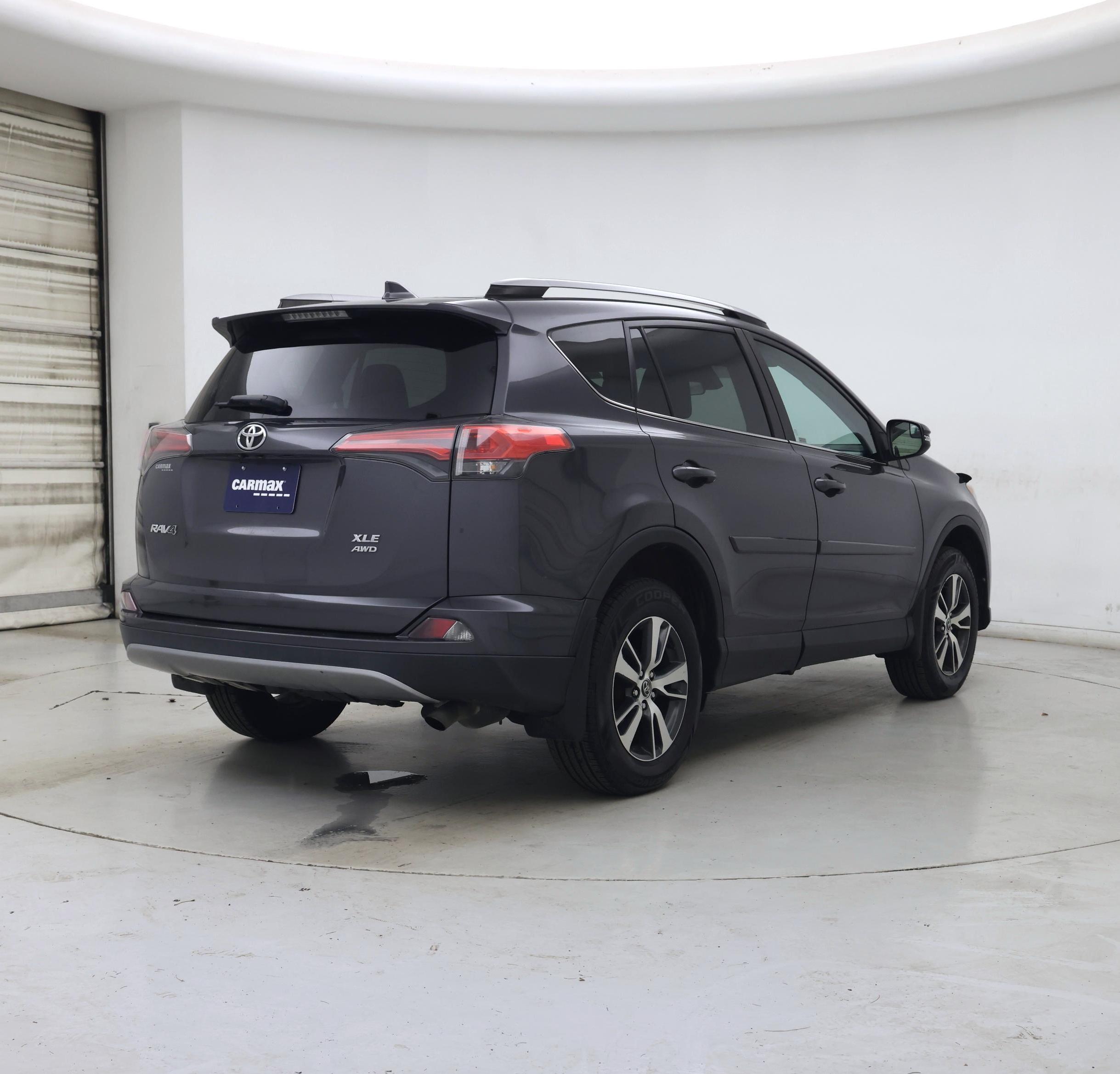 Thumbnail: 2017 Toyota RAV4 - 8