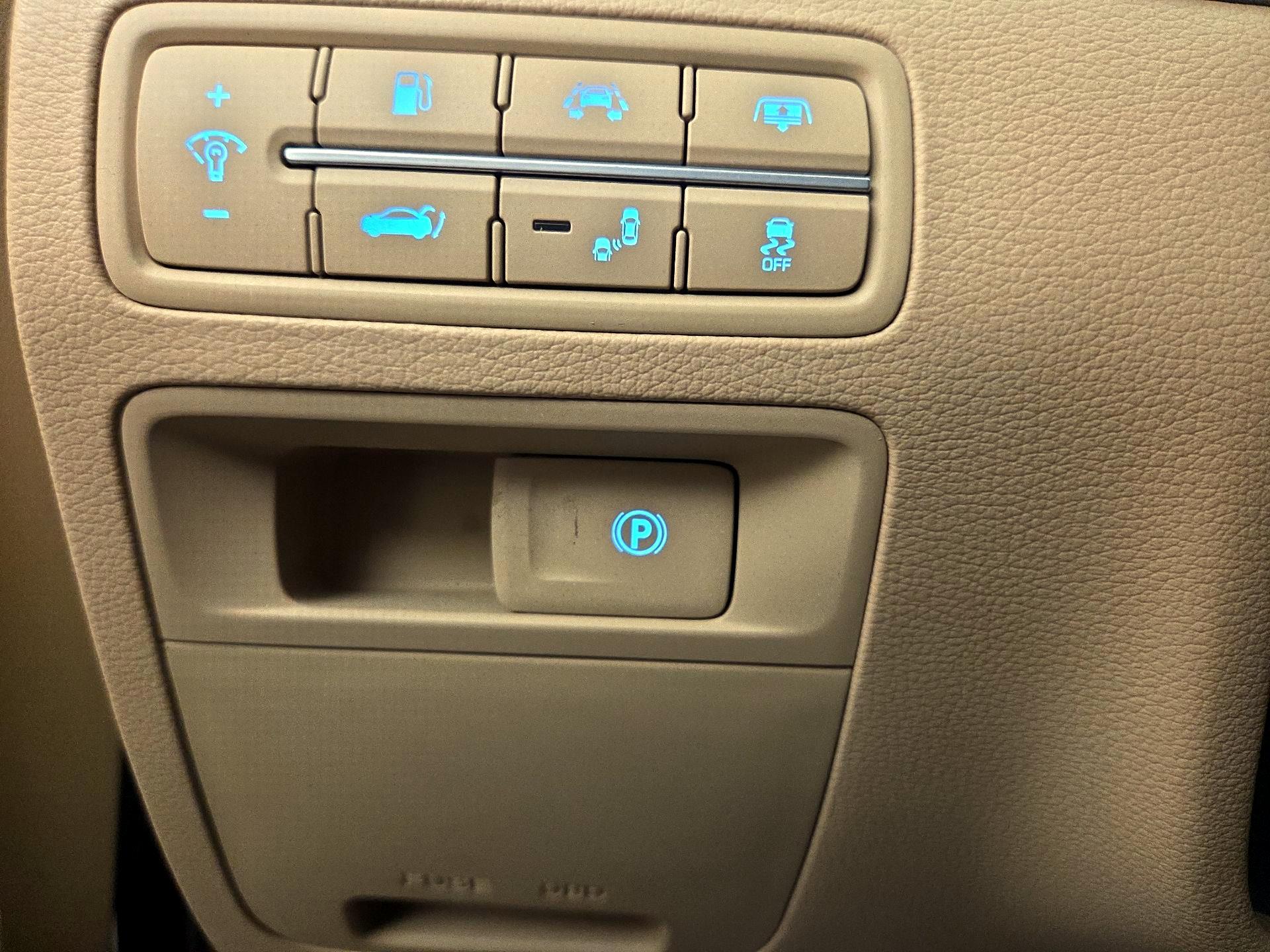 Thumbnail: 2018 Genesis G80 - 13