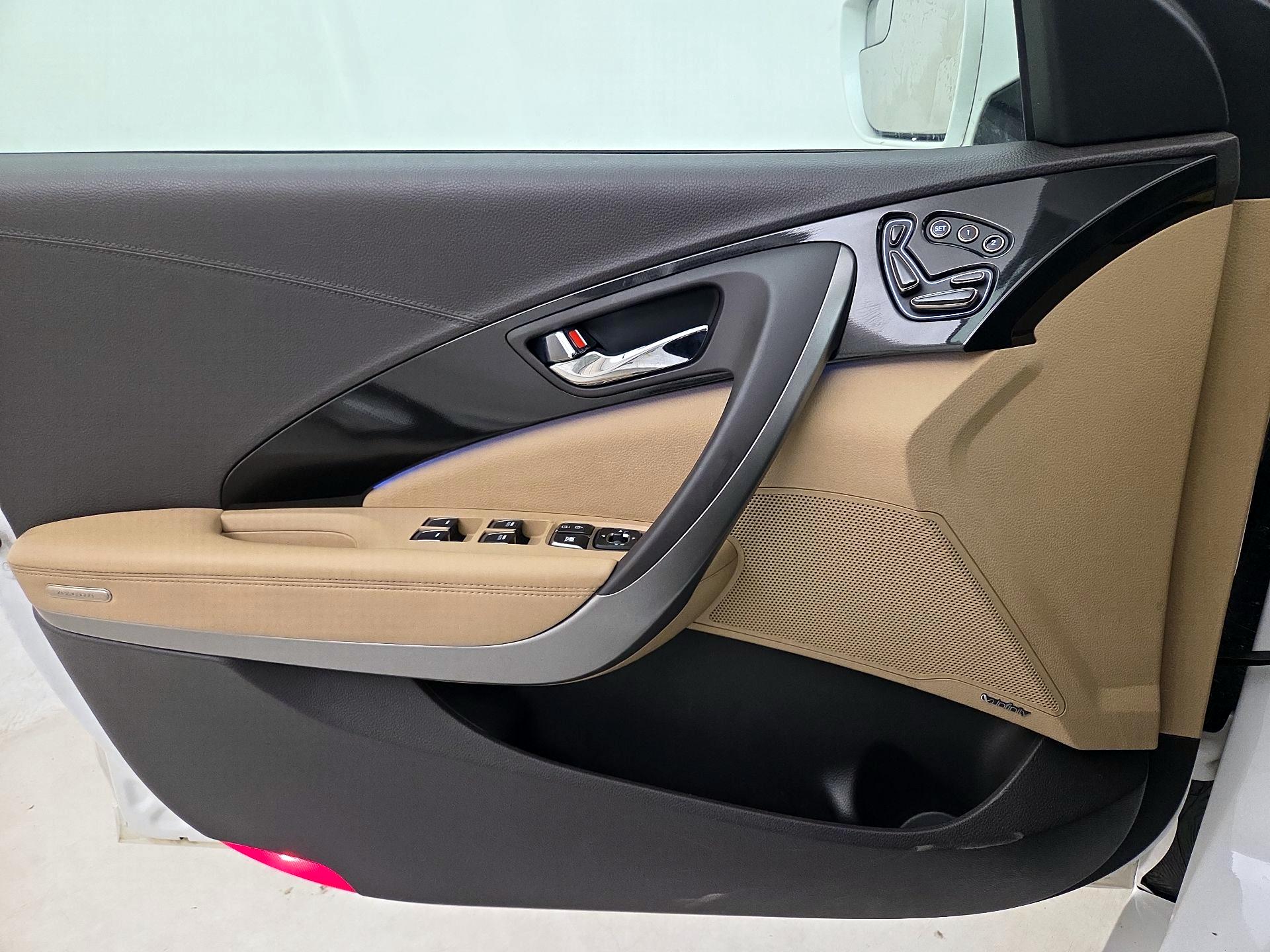 Thumbnail: 2014 Hyundai Azera - 12