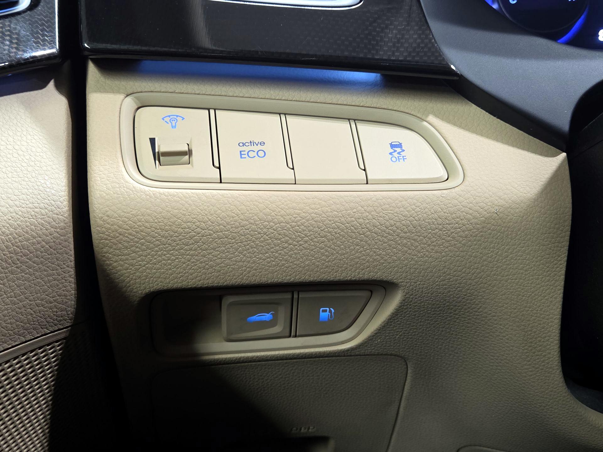 Thumbnail: 2014 Hyundai Azera - 13