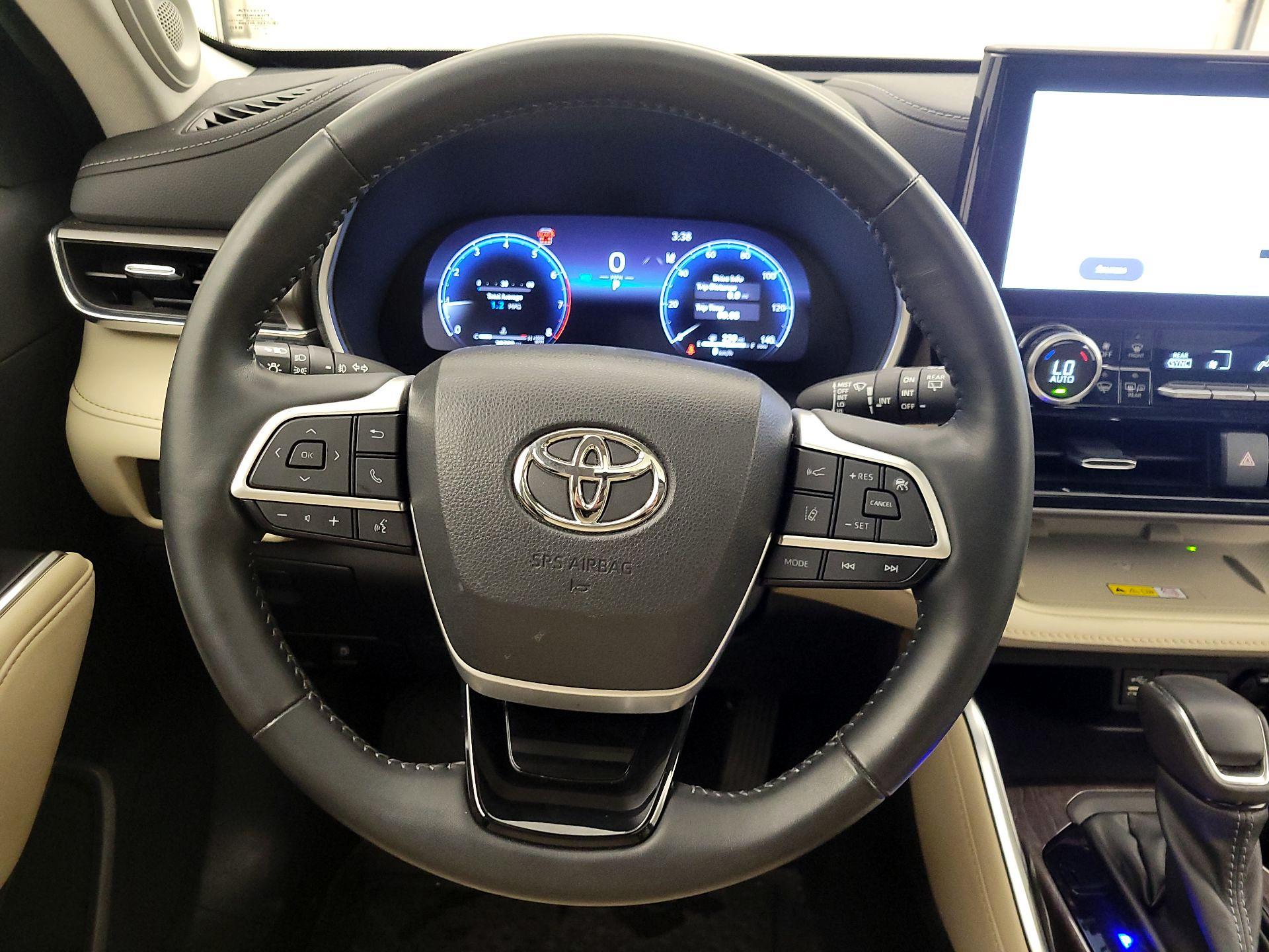 Thumbnail: 2023 Toyota Highlander - 10