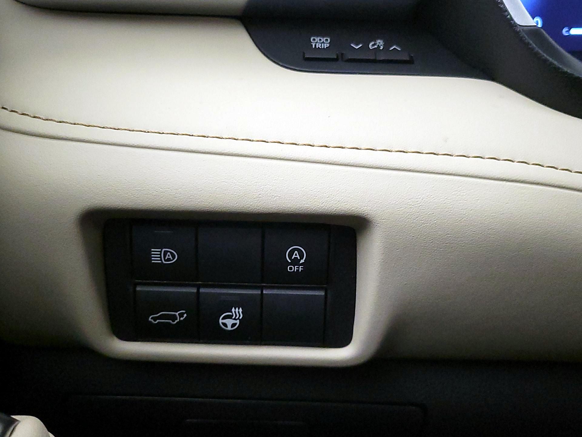 Thumbnail: 2023 Toyota Highlander - 13