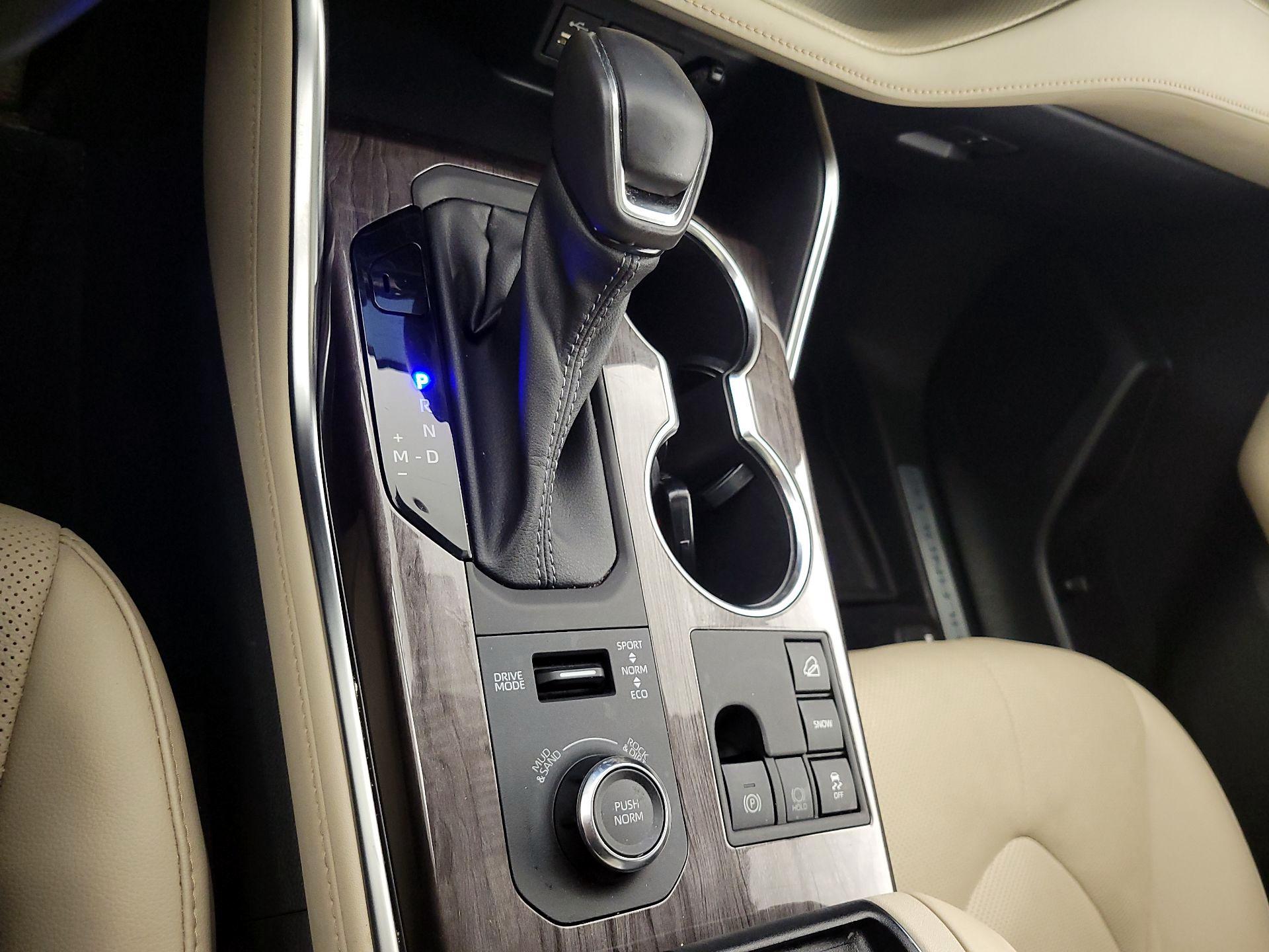 Thumbnail: 2023 Toyota Highlander - 17